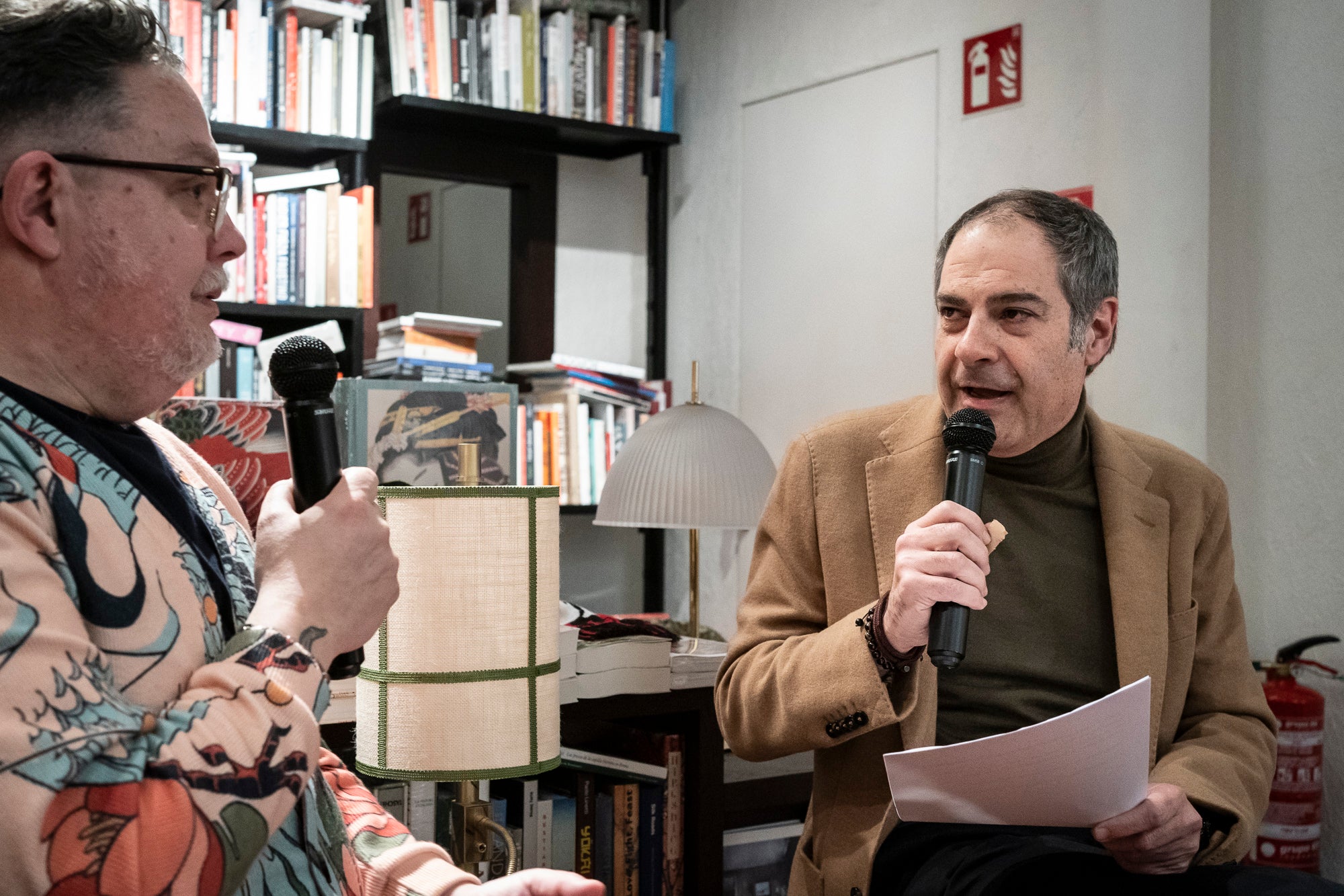 Presentació del llibre ‘Yo no quería ser Miqui Puig’, amb l’autor, el músic Miqui Puig, i Toni Clapés com a presentador de l’acte. Barcelona 21-03-2025 / Mireia Comas