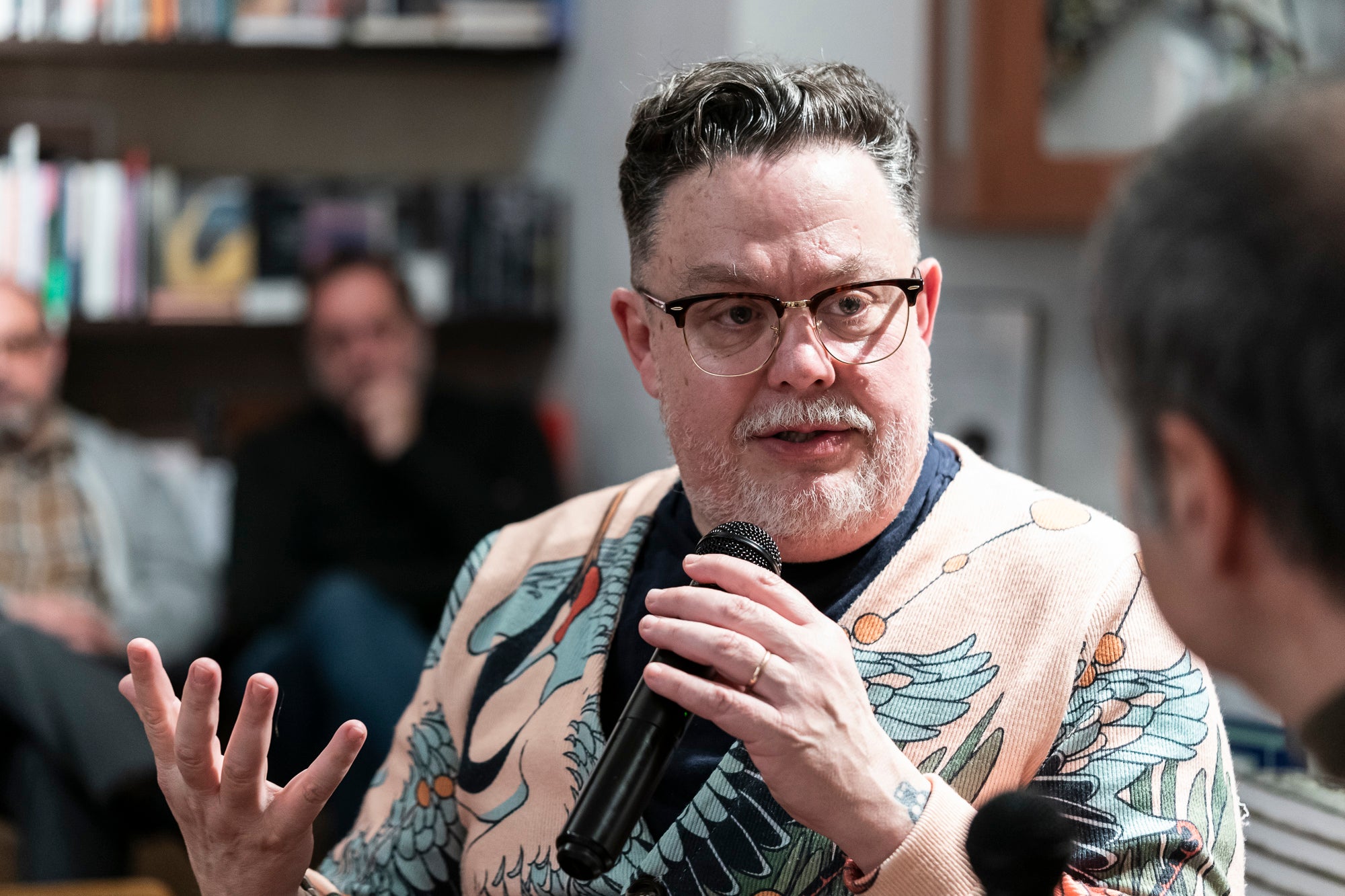 Presentació del llibre ‘Yo no quería ser Miqui Puig’, amb l’autor, el músic Miqui Puig, i Toni Clapés com a presentador de l’acte. Barcelona 21-03-2025 / Mireia Comas