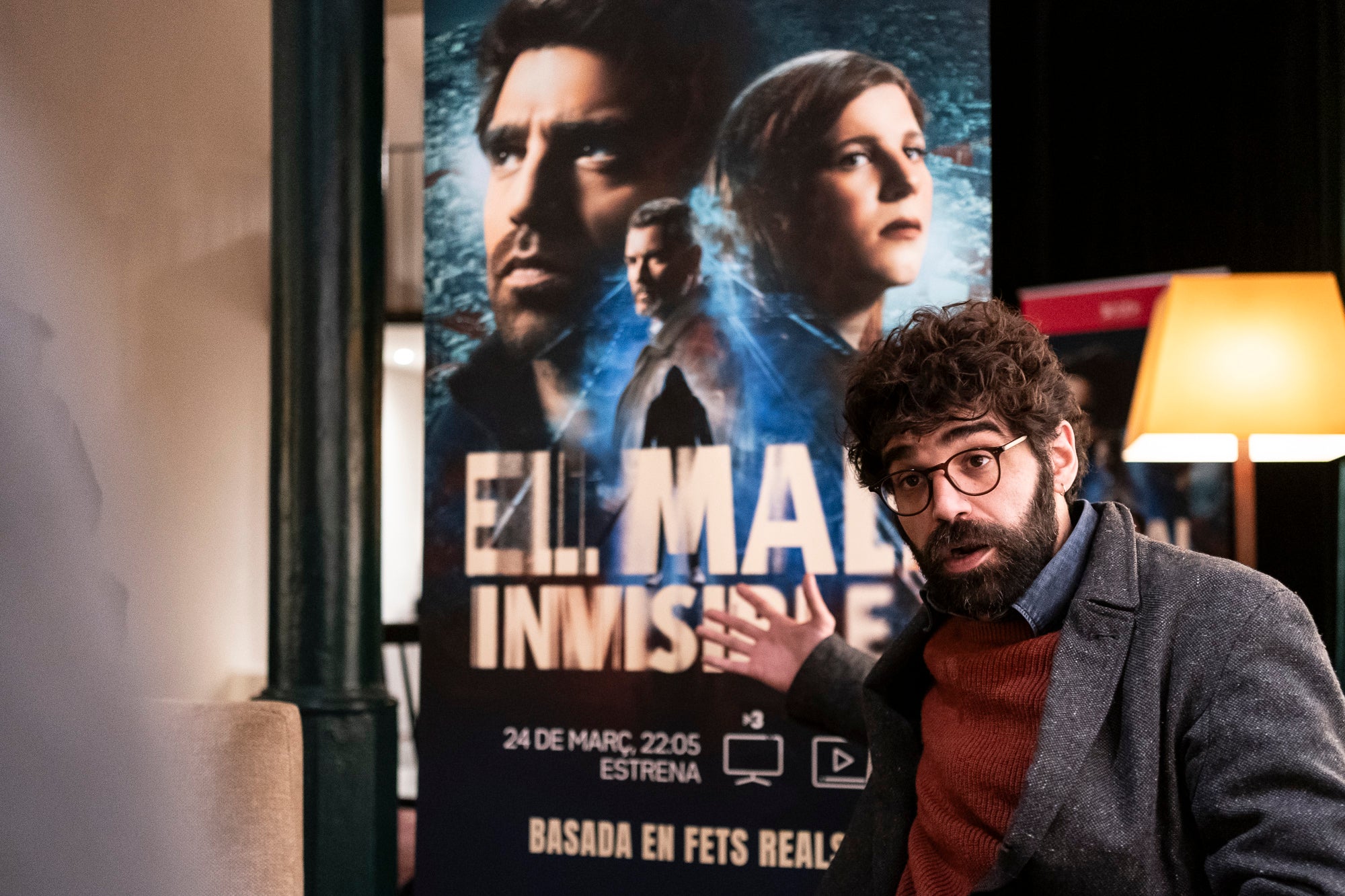David Verdaguer i Ángela Cervantes protagonitzen la nova sèrie de 3Cat 'El mal invisible' | Mireia Comas