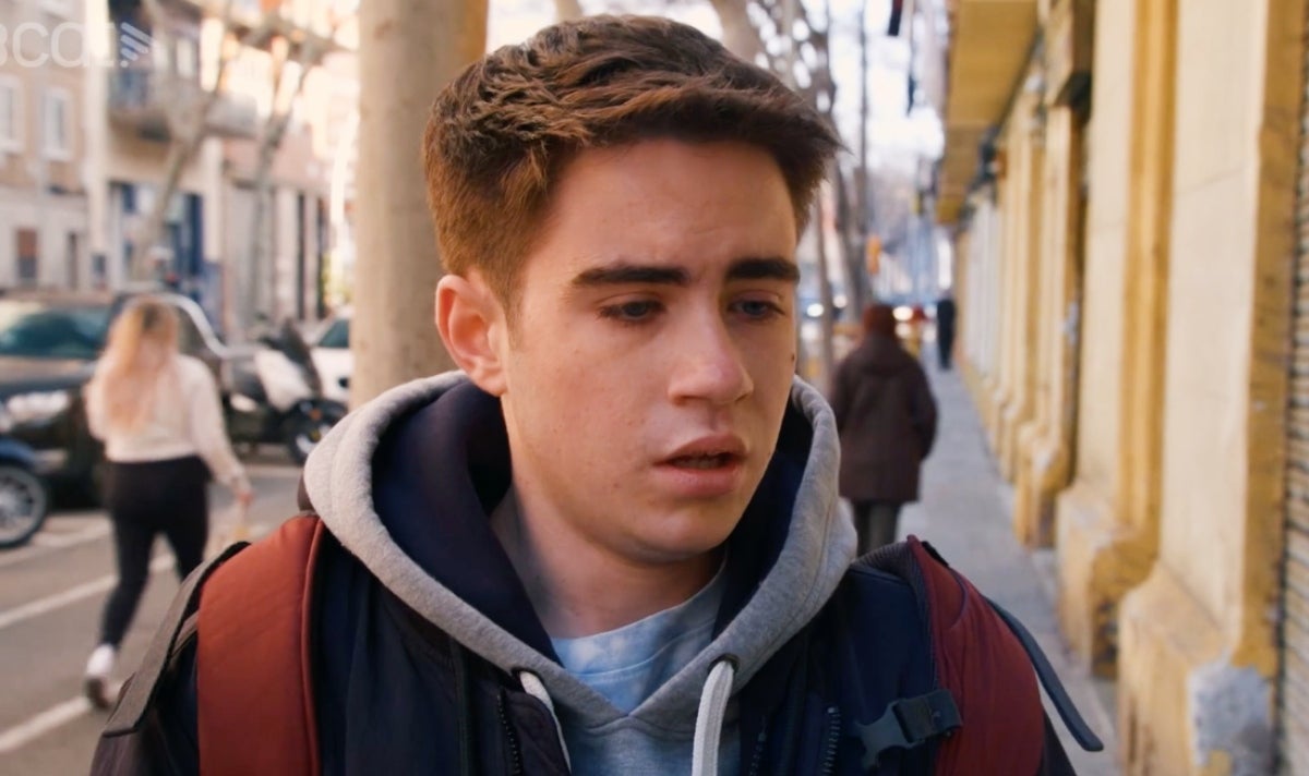 El Joel descobreix que la persona que l'està amenaçant per aconseguir diners és el seu pare | 3Cat