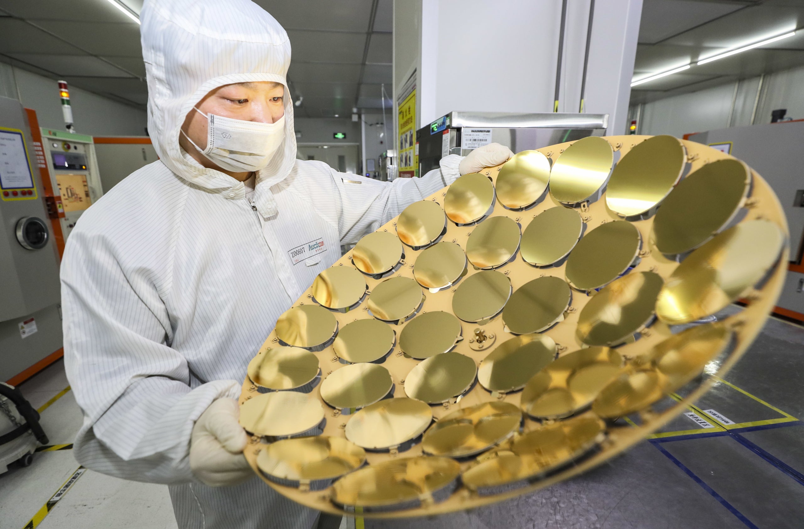 Una fàbrica de microxips a Huai'an, Xina. Per a la seva producció es requereixen grans quantitats de silici, mineral del qual la Xina n'és el principal productor / Europa Press / Zhao Qirui/ SIPA Asia  