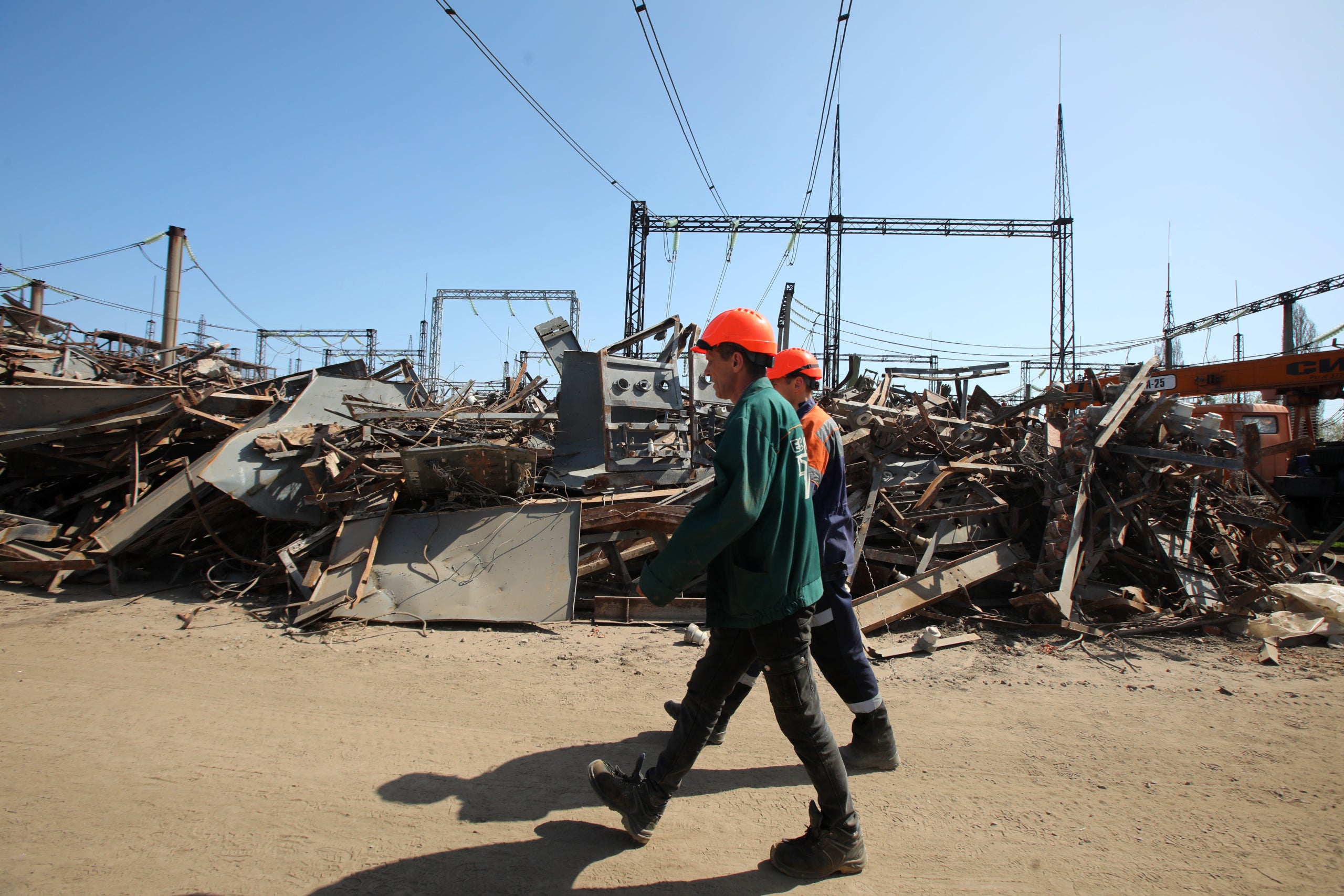 Els constants atacs de Rússia contra la infraestructura energètica ucraïnesa dificulten les inversions estrangeres. A la imatge, una central elèctrica destruïda a Khàrkiv després d’un bombardeig rus / Europa Press / Ukrinform / dpa