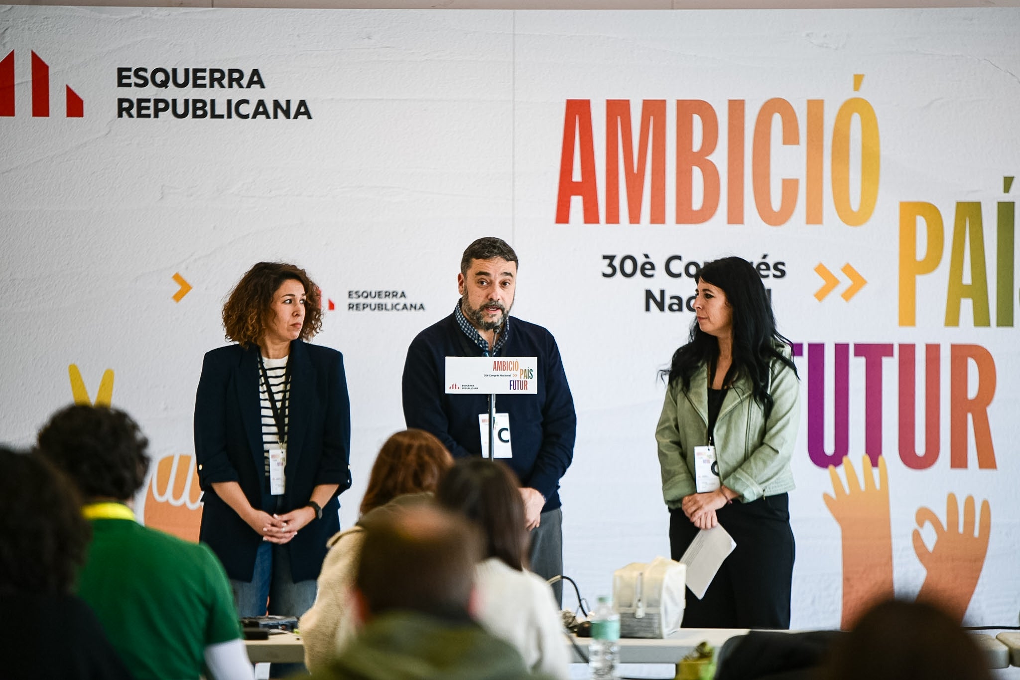 Norma Pujol, Francesc Iglesias i Ares Tubau, com a redactors de la ponència política expliquen el resultat de les votacions/Marc Puig