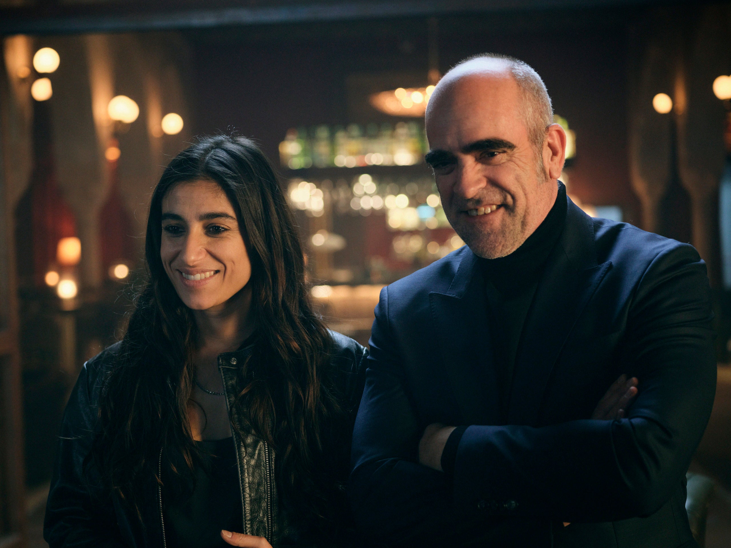 Carolina Yuste i Luis Tosar, en el rodatge de la nova campanya de Voll-Damm, 'L'altre costat' / Foto: Mariano Herrera / Damm