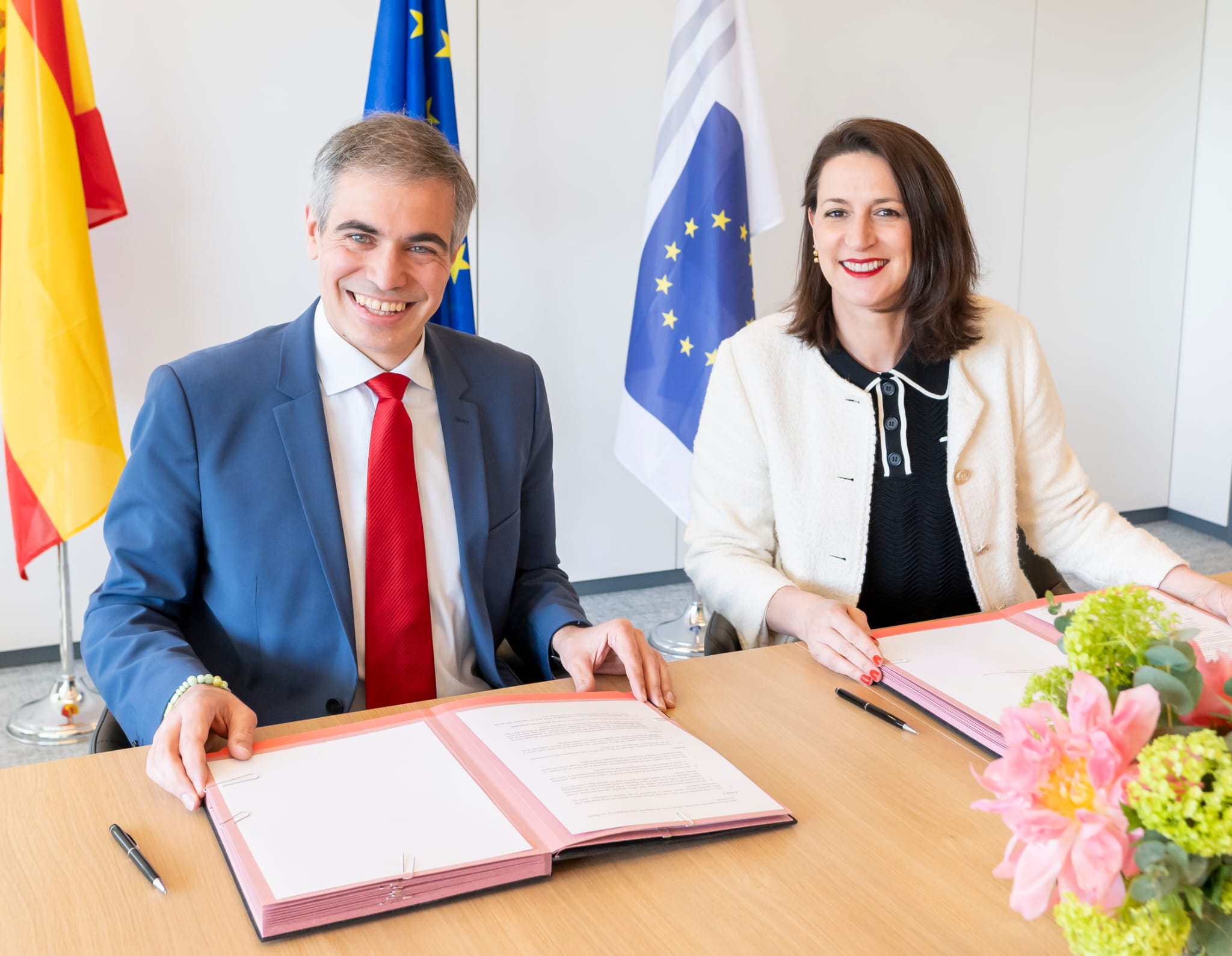 El secretari d'Estat per a la Unió Europea, Fernando Sampedro, i la secretària general del CESE, Isabelle Le Galo / ACN