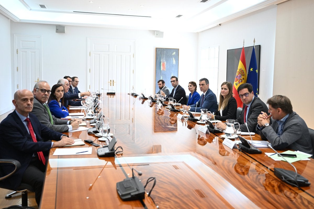 Sánchez es reuneix amb les principals empreses elèctriques / La Moncloa