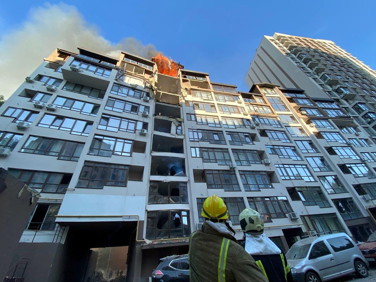 Destrozos en Kiev en un nuevo ataque de las tropas rusas que ha dejado nueve muertos y 63 heridos / Servicios de Emergencia de Ucrania