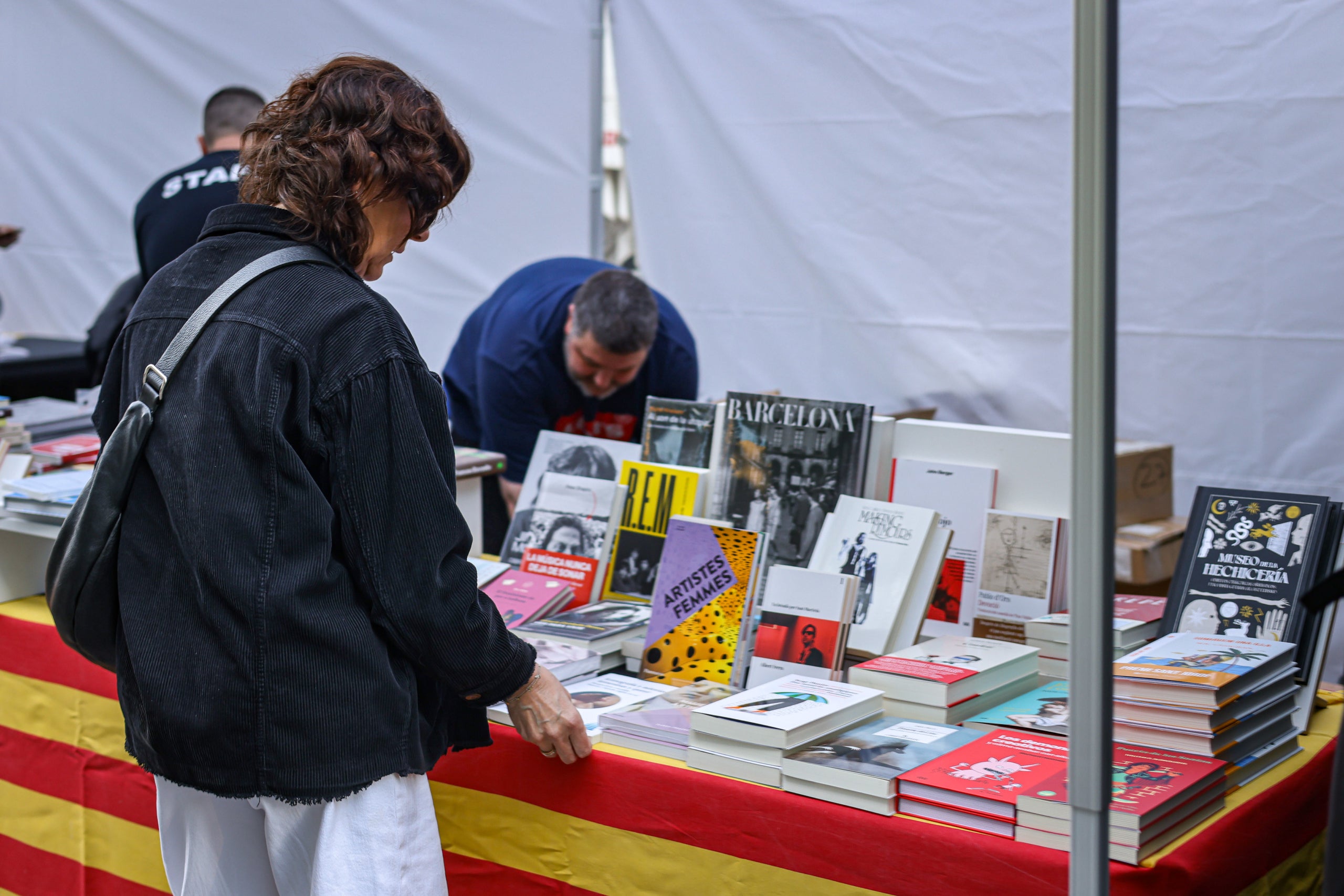 Una parada de llibres a Barcelona durant la diada de Sant Jordi de 2025 / Jordi Borràs (ACN)