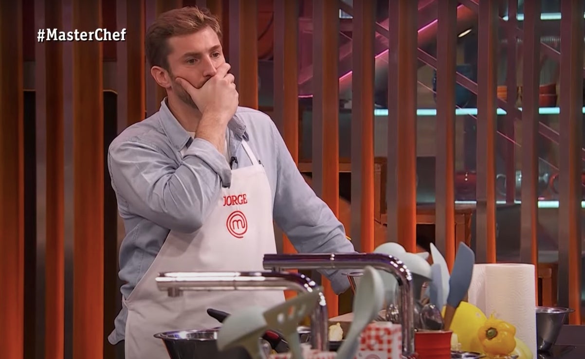 Commoció dels concursants per l'accident d'un company a 'Masterchef' _ YouTube