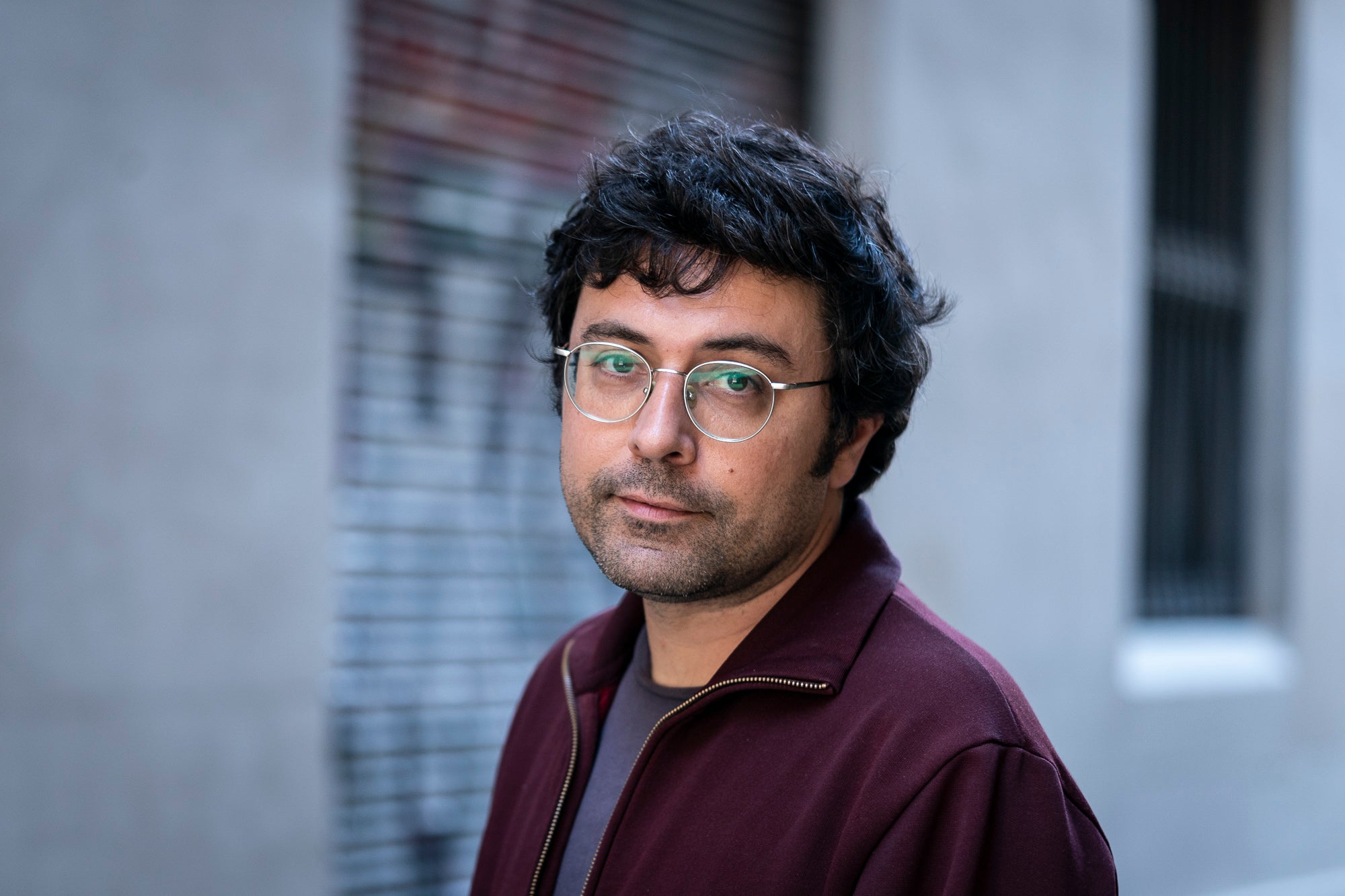 Jordi Nopca, periodista, escriptor i traductor, crea un món habitat per animals amb problemes humans a la novel·la 'El futur és una petita flama', publicada per Proa / Foto: Mireia Comas