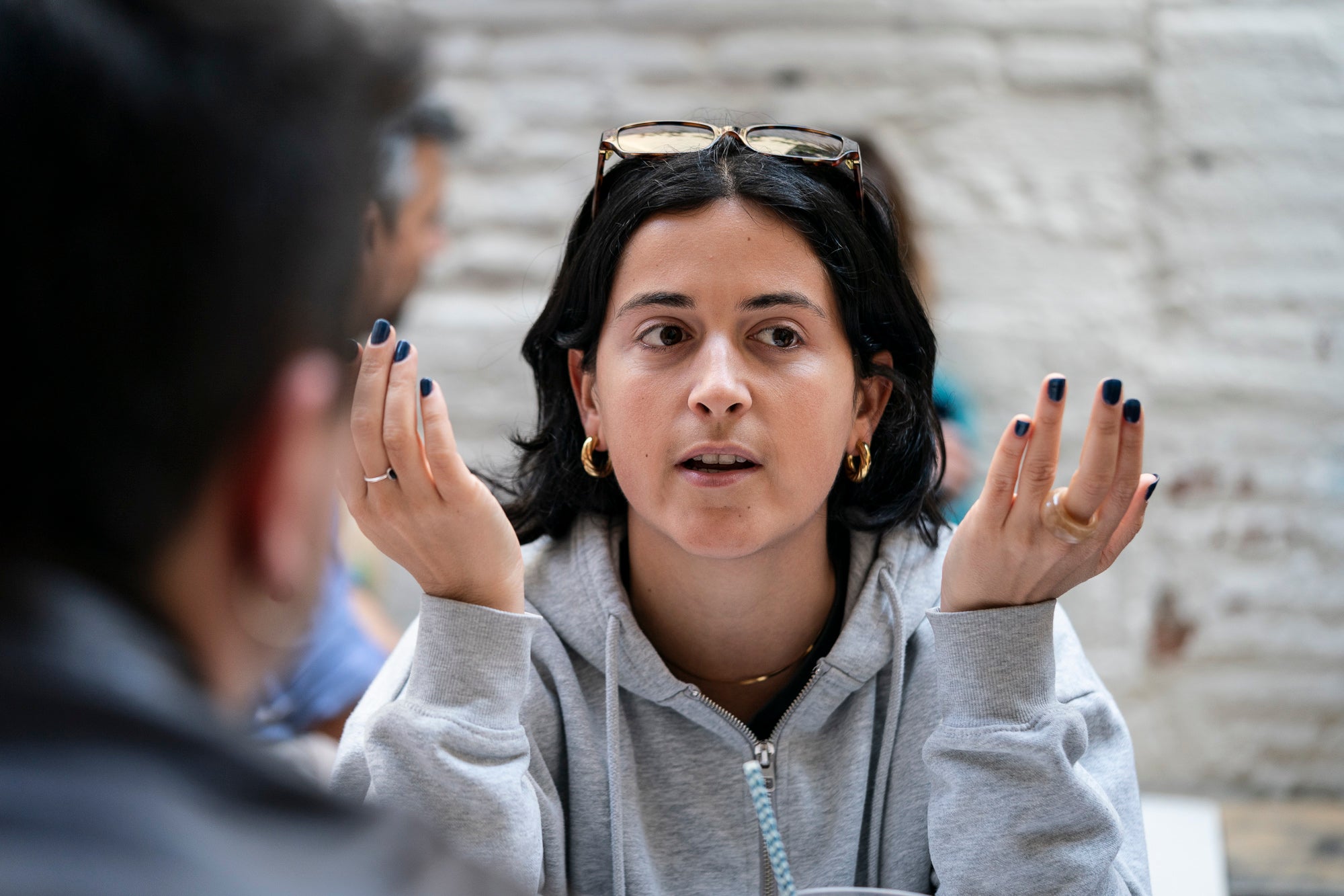 Joana Subirats i Emma Dotres integrants del grup de música “Al·lèrgiques al Pol·len”. Barcelona 10.04.2025 / Mireia Comas