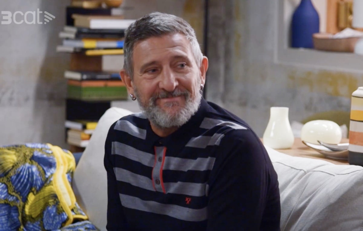Jordi ha vuelto a 'Com si fos ahir' y no puede estar más feliz de la atención que recibe de Gina | 3Cat