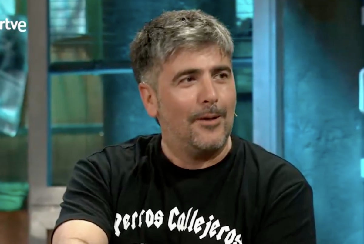 Estopa visita 'La Revuelta' amb un objecte molt original _ RTVE