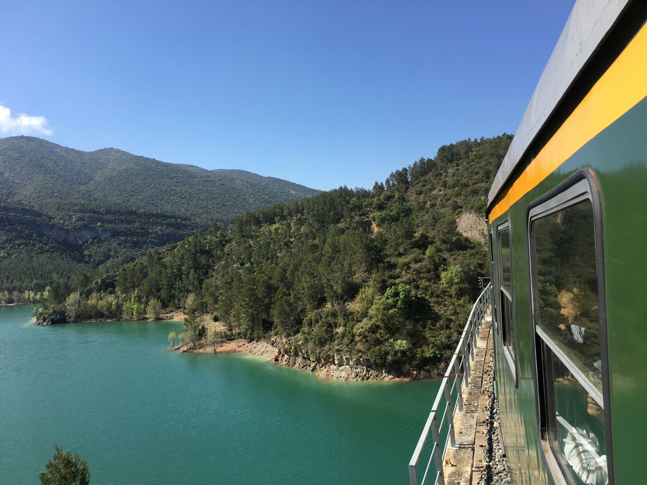 El Tren dels Llacs atraviesa cuatro lagos, 40 túneles y 75 puentes / FGC