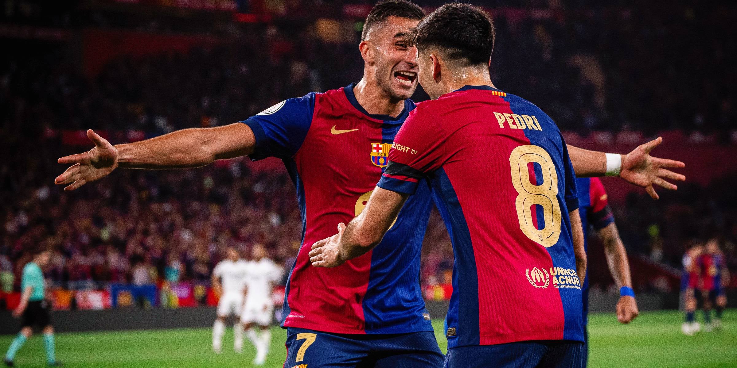 Ferran Torres i Pedri González celebren el gol del canari a la primera meitat | FC Barcelona