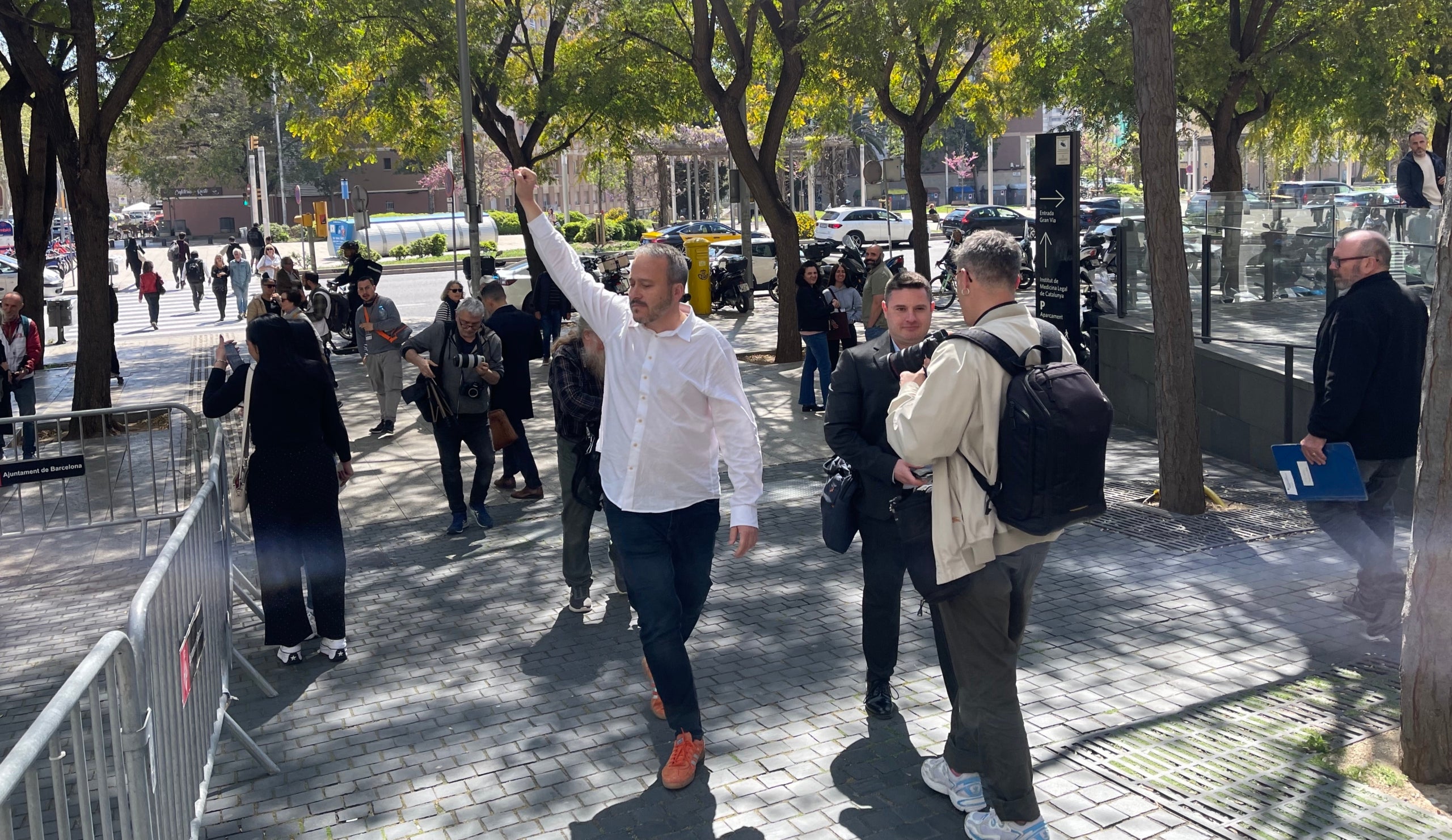 L'Ignasi, acompanyat del seu advocat, Xavier Monge, en entrar a la Ciutat de la Justícia/Quico Sallés