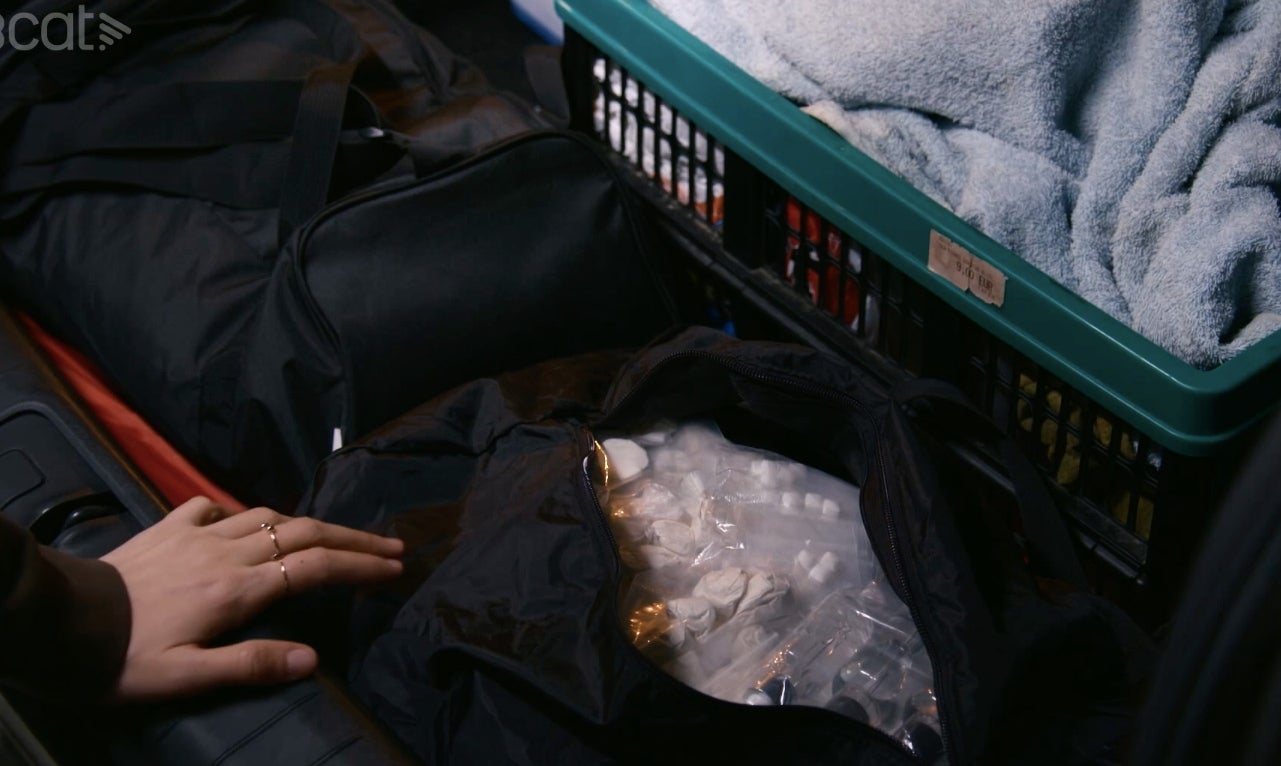 La Naiara està espantada a 'Com si fos ahir' després de veure tota la droga que ha d'entregar _ 3Cat