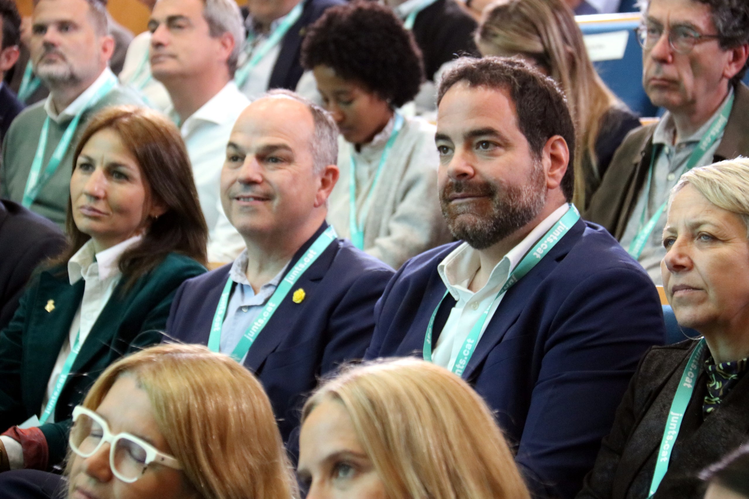 El dirigent de Junts David Saldoni al costat del líder de la formació, Jordi Turull, durant la convenció municipalista que el partit celebra a Vic  / ACN