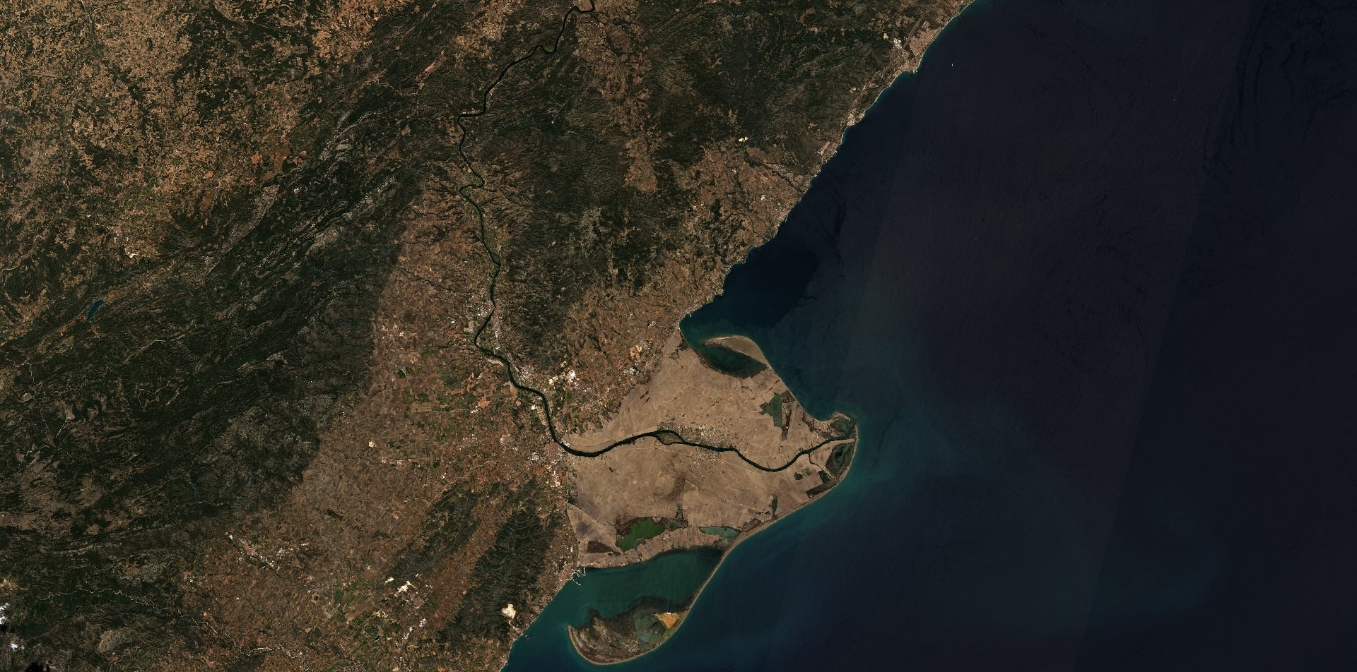 Les Terres de l'Ebre, en una imatge de satèl·lit del 20 d'abril del 2023

| Satèl·lit Sentinel-2, Copernicus