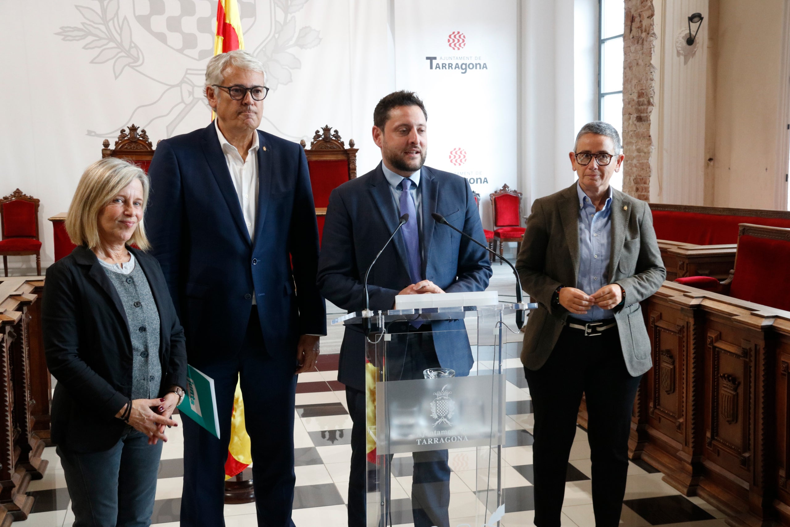 L'alcalde de Tarragona, Rubén Viñuales, compareix amb el regidor de Junts, Jordi Sendra, per anunciar un acord de pressupostos / ACN