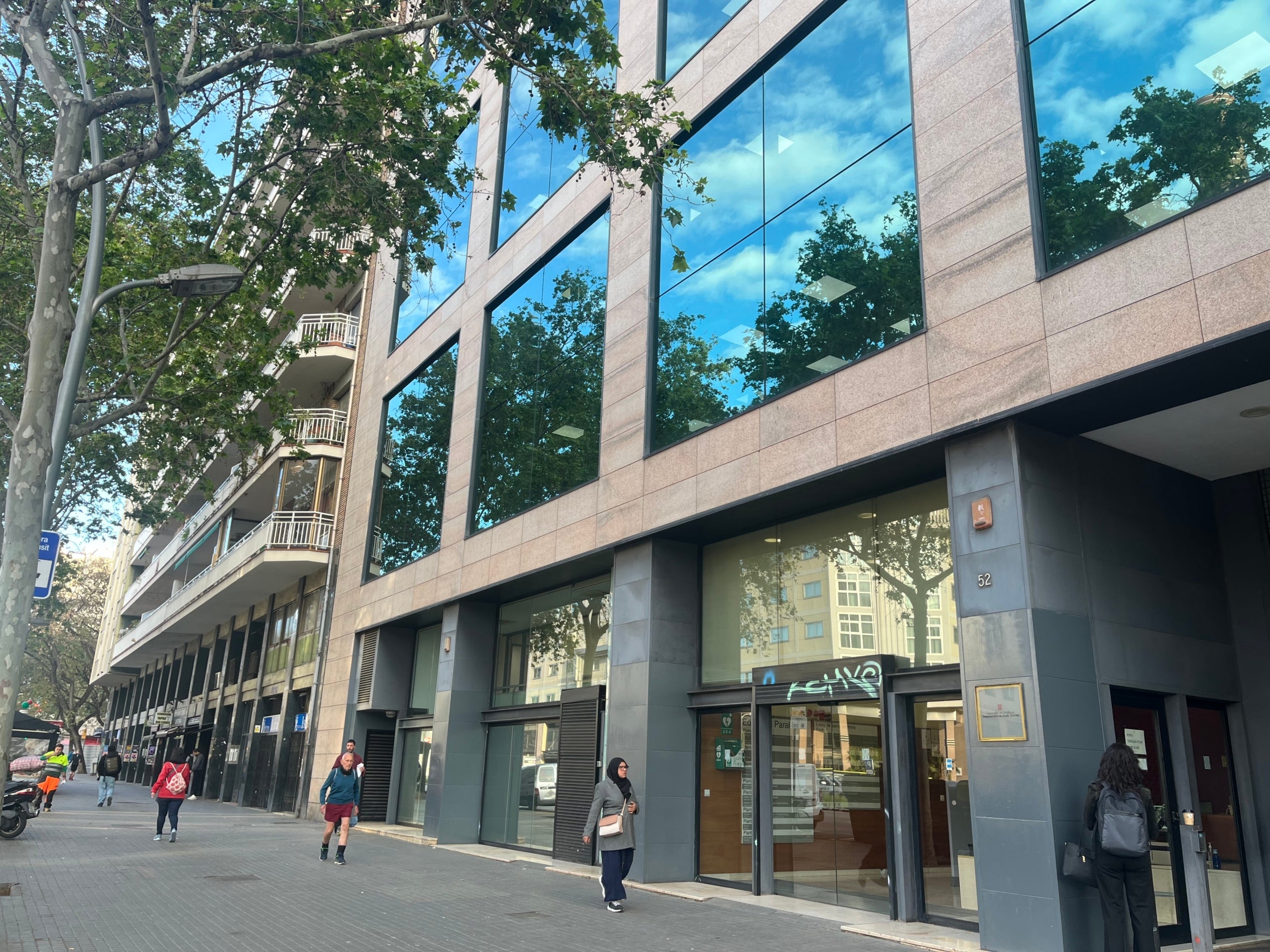 La façana de la seu del Departament de Drets Socials, on hi ha les oficines centrals de la Direcció d'Atenció a la Infància i l'Adolescència (DGAIA) / S.B.