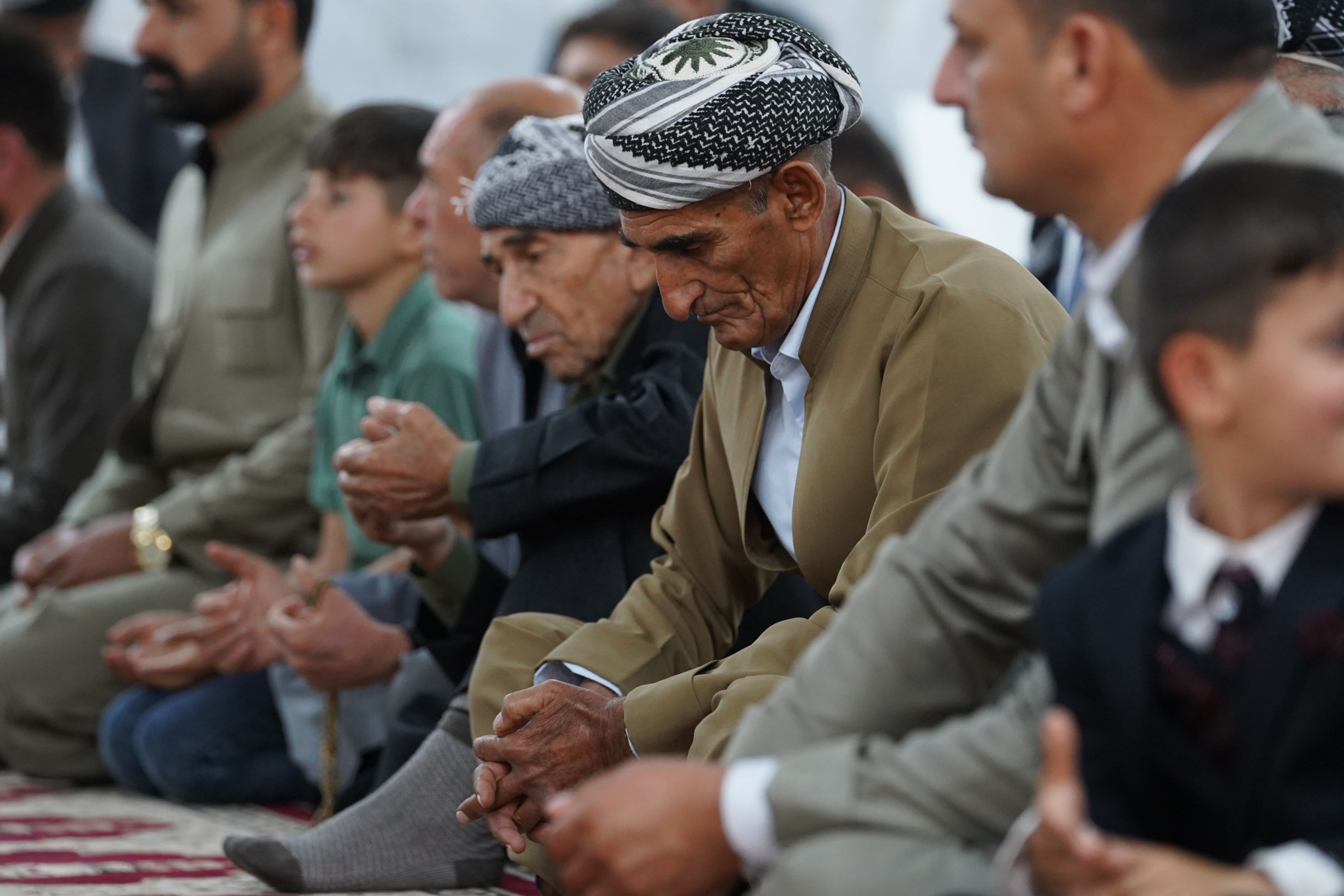 Kurds iraquians durant  una cerimònia religiosa. / Europa Press / Ismael Adnan