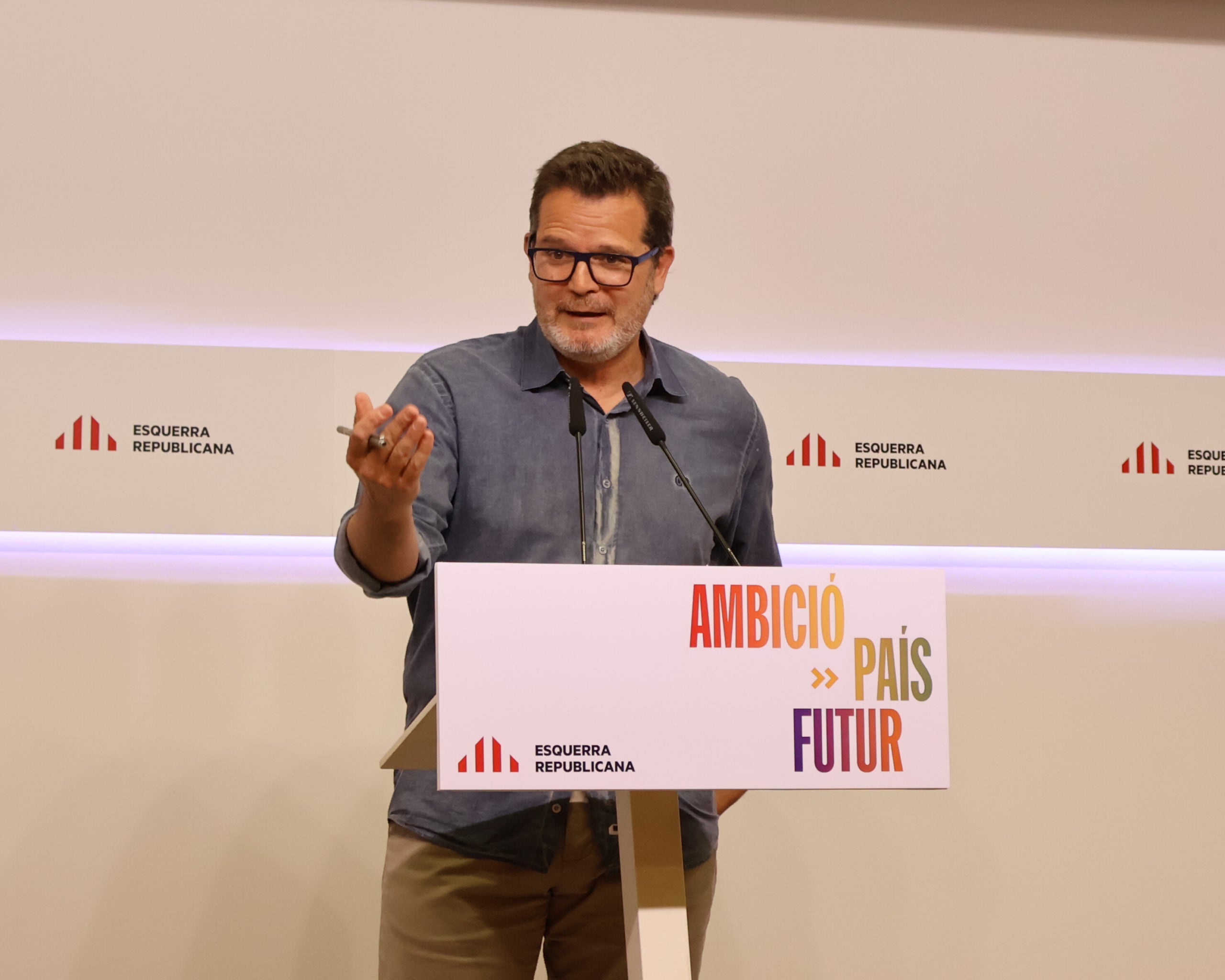Isaac Albert, vicesecretari de Comunicació i portaveu d'Esquerra Republicana, durant la roda de premsa per explicar el pacte / Marc Puig / Marta Cardenal