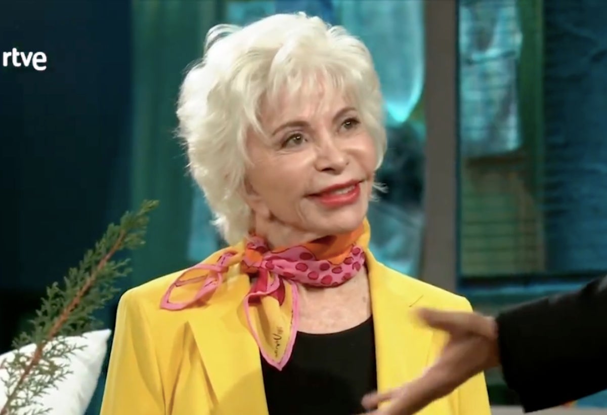 Isabel Allende s'alia amb la xicota de Broncano a 'La Revuelta' | RTVE