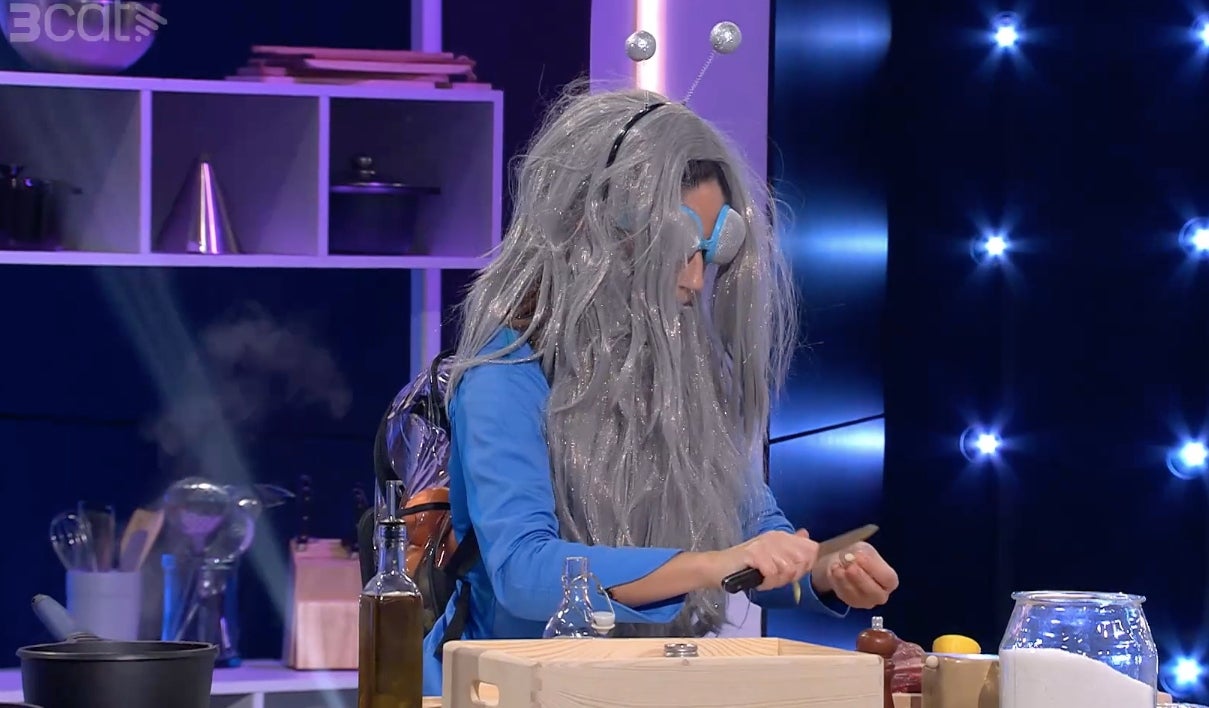 La Núria Marín amb el seu look en la gran final de 'Cuina com puguis' _ 3Cat