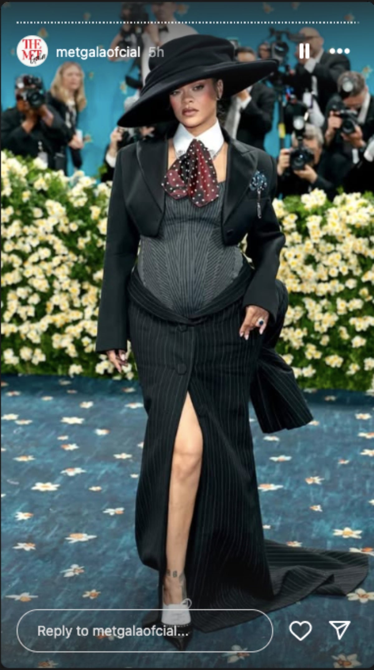 Rihanna revela el seu tercer embaràs a la gala MET 2025 _ Instagram
