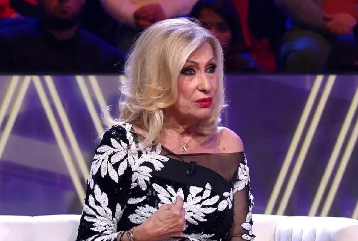 Rosa Benito deixa 'plantats' els seus companys de 'La familia de la tele' | Telecinco