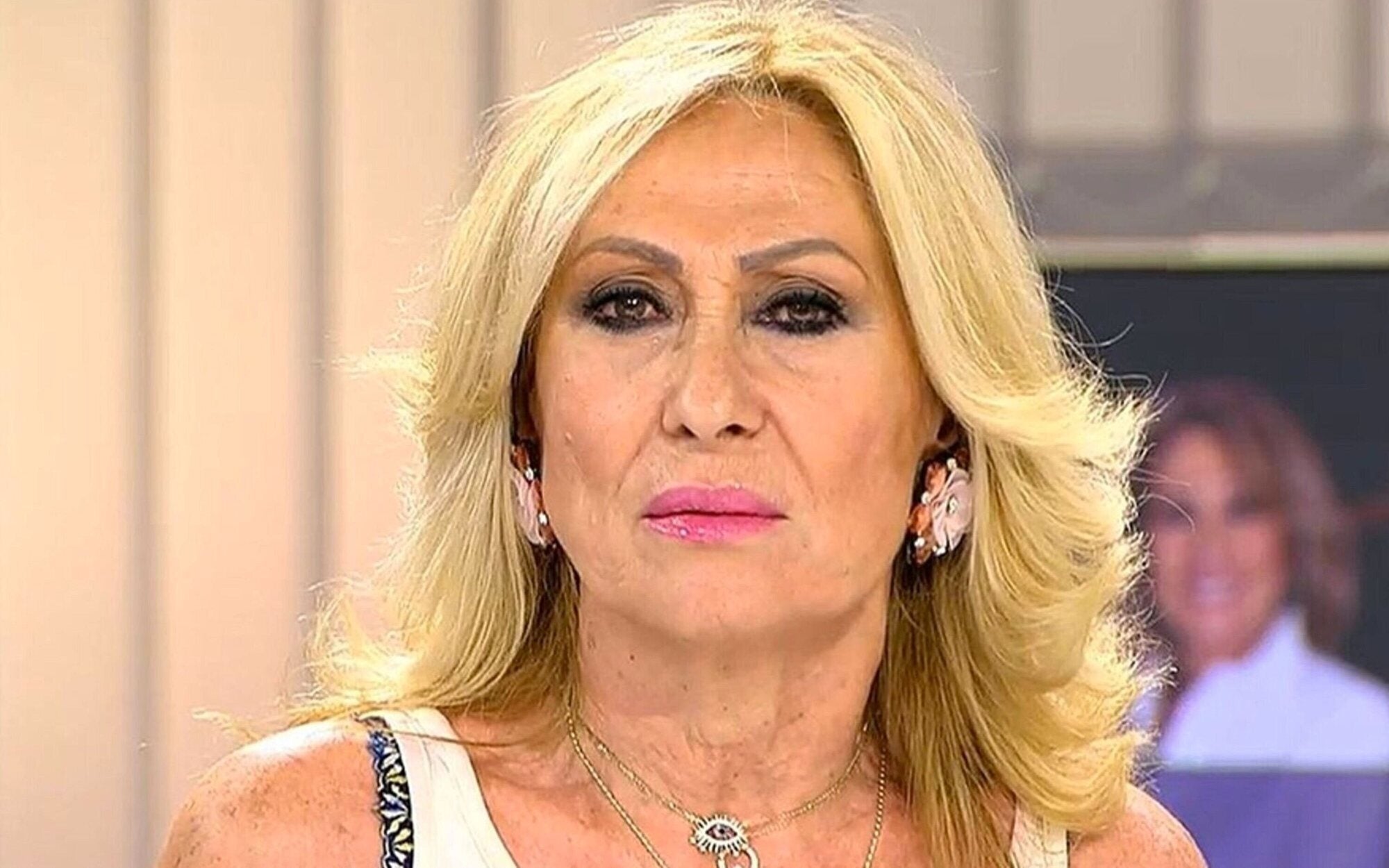 Rosa Benito, molt incòmoda, deixa plantats els seus excompanys a 'La familia de la tele' | Telecinco