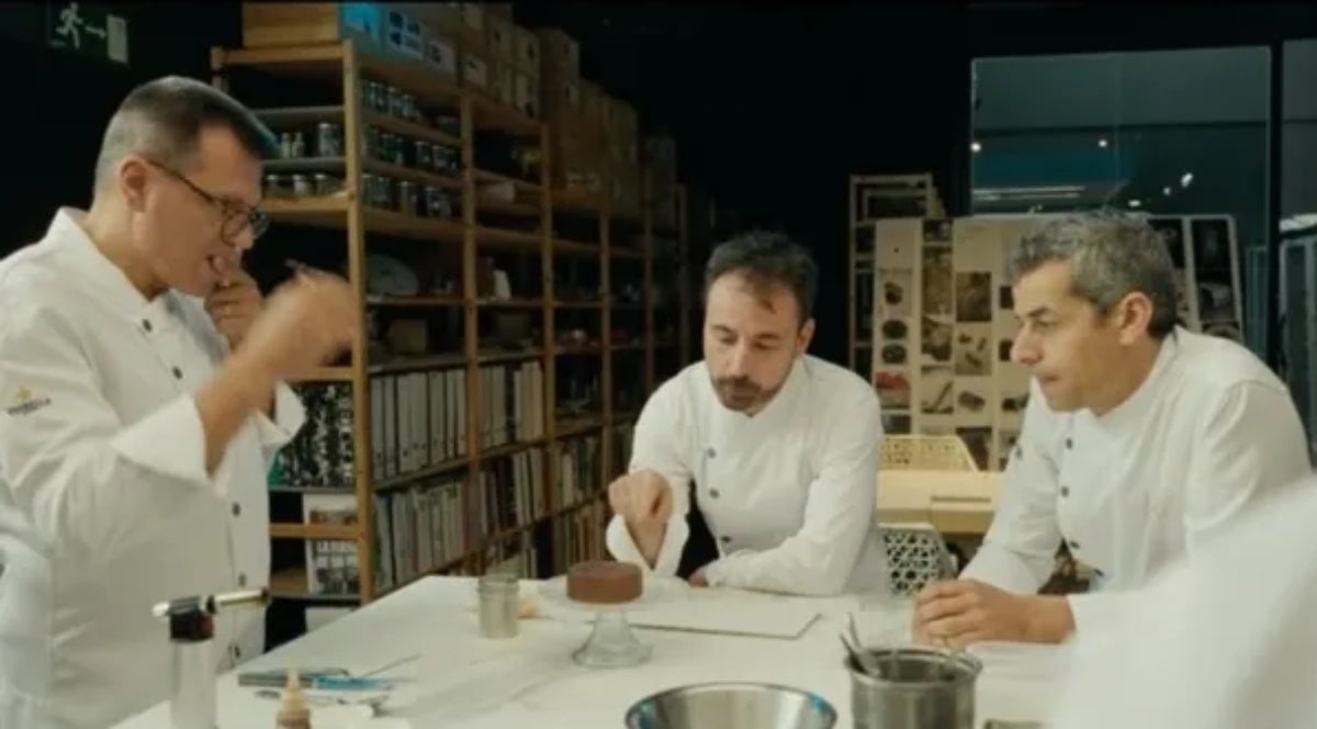 Un fragment del documental 'Plat en blanc' sobre la història dels tres cuiners del restaurant Disfrutar | 3Cat