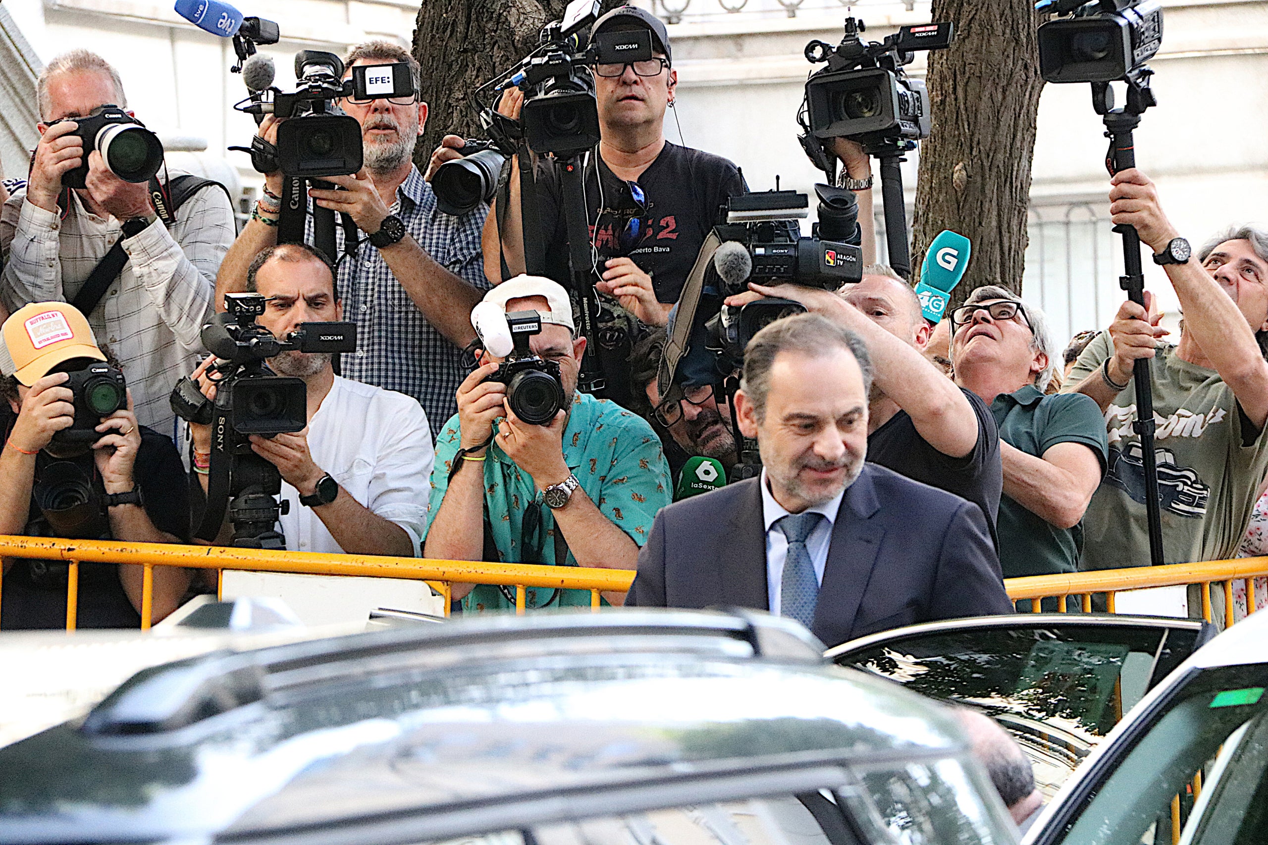 L'exministre Ábalos, a les portes del Suprem després de comparèixer / ACN