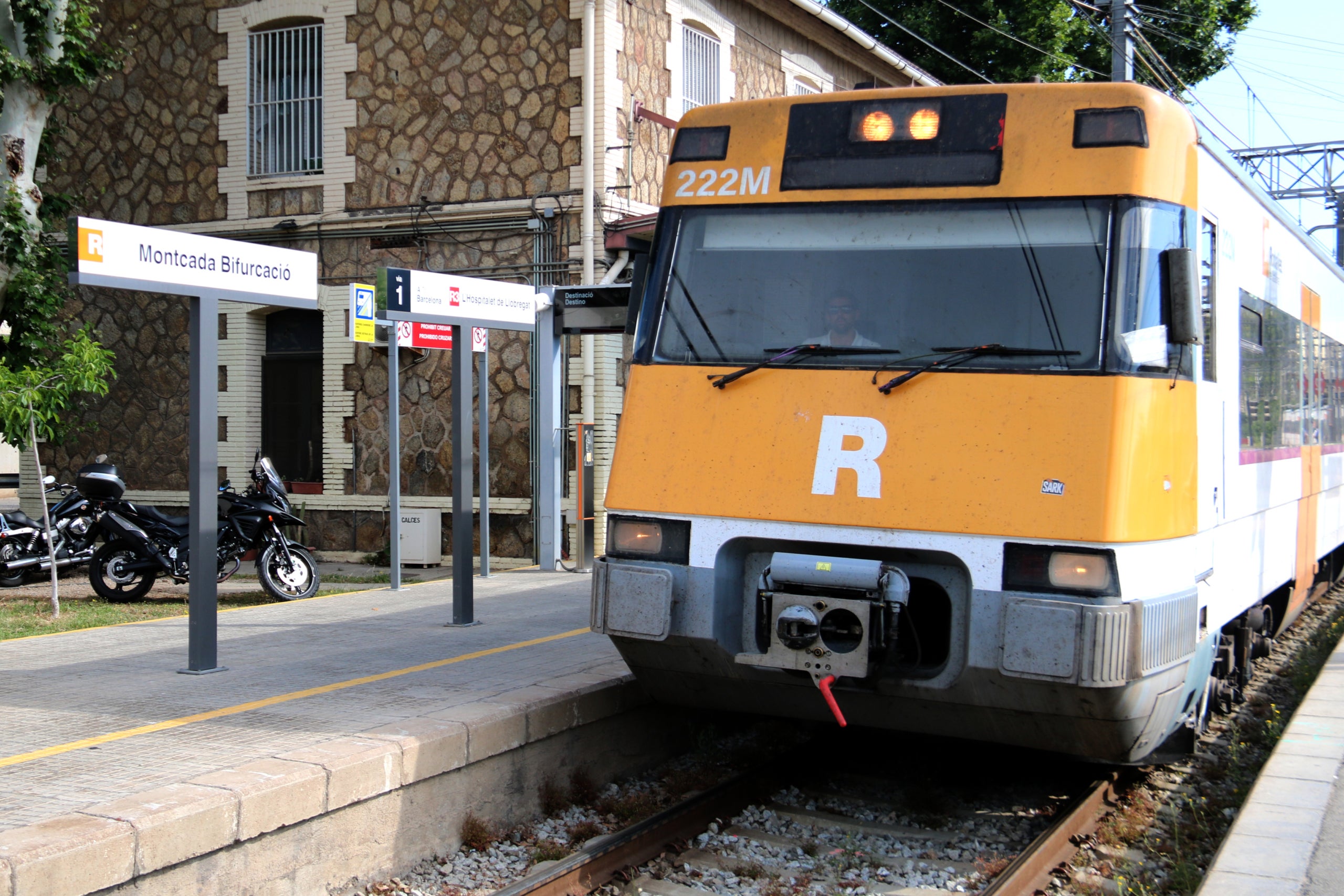 Un tren de l'R3 de Rodalies a Montcada Bifurcació / ACN