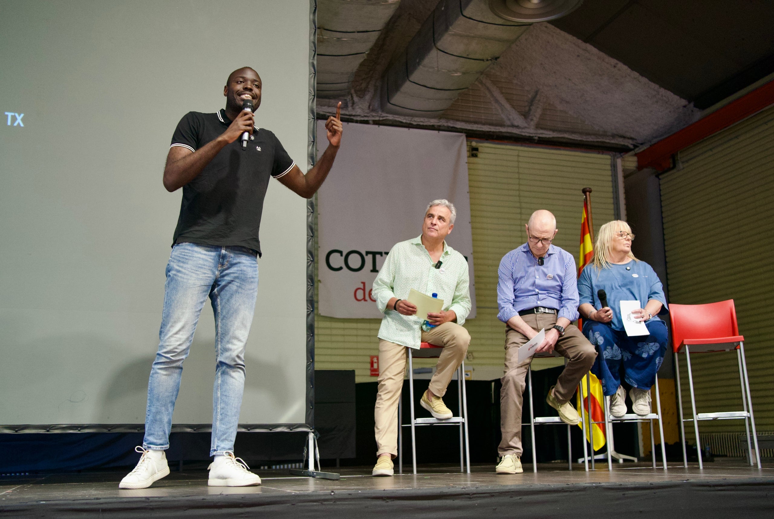 JOsep Punga, durant la seva intervenció a l'acte de presentació públic de Dempeus x la Independència / Mireia Comas