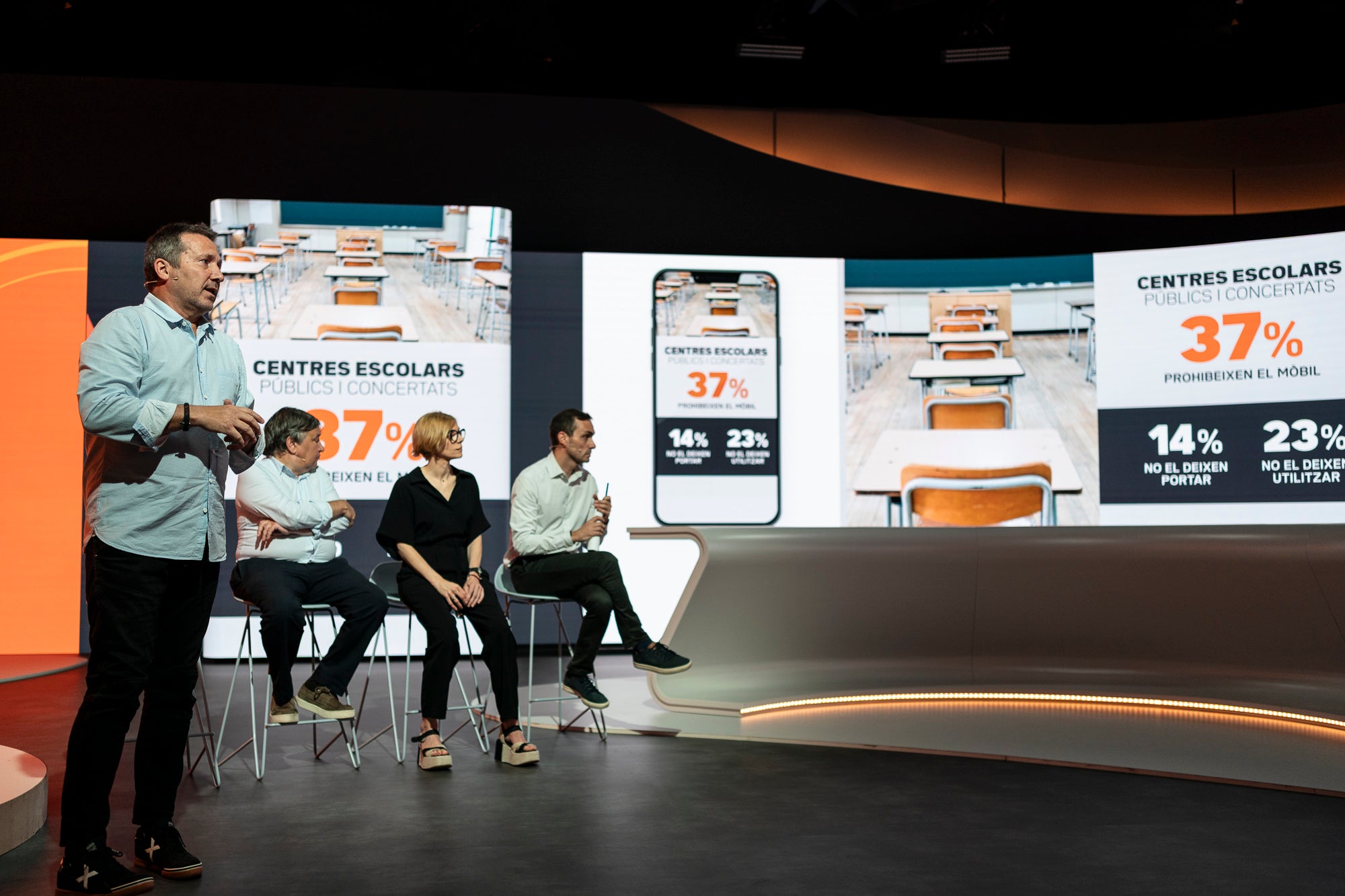 Paulí Subirà, cap d'Imatge de TV3, explica el funcionament del nou plató dels informatius de TV3 | Mireia Comas