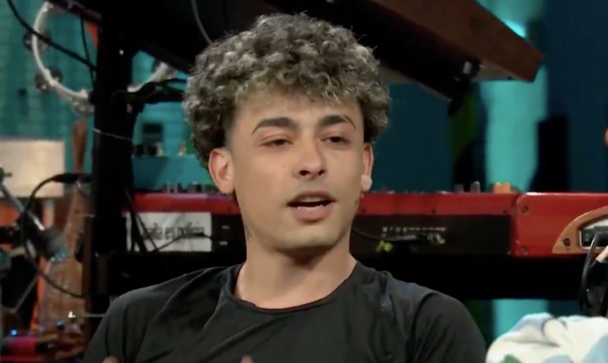 El raper argentí Trueno interpreta la capçalera de 'La Revuelta' | RTVE