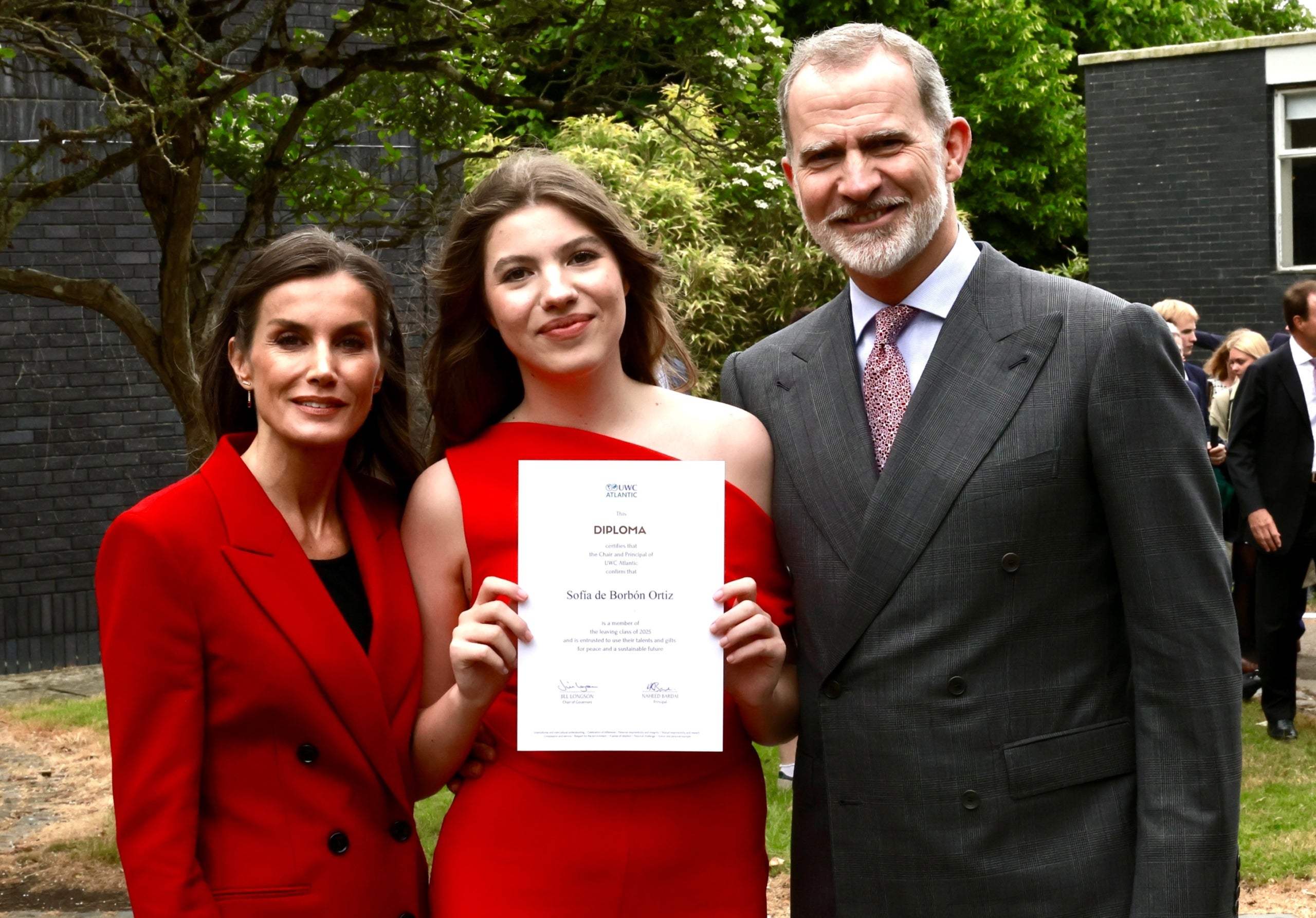 Letícia, Sofia de Borbó i Felip VI durant la graduació de la seva filla a Gal·les | Europa Press