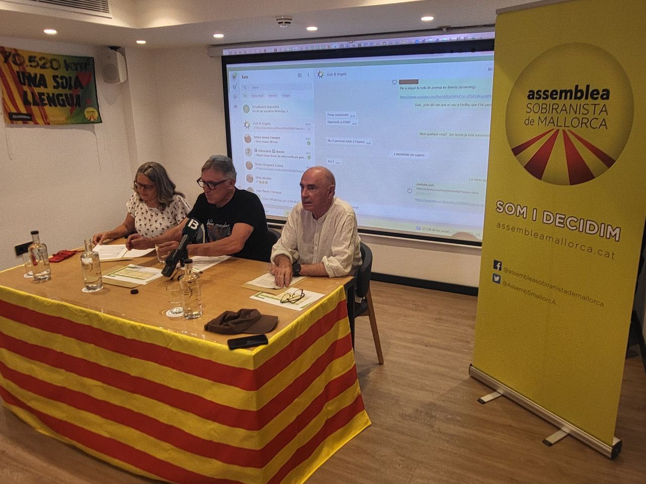 Consol Barberà, Joan Planes i Lluís Llach, en la presentació del projecte 'Països espoliats' / Assemblea