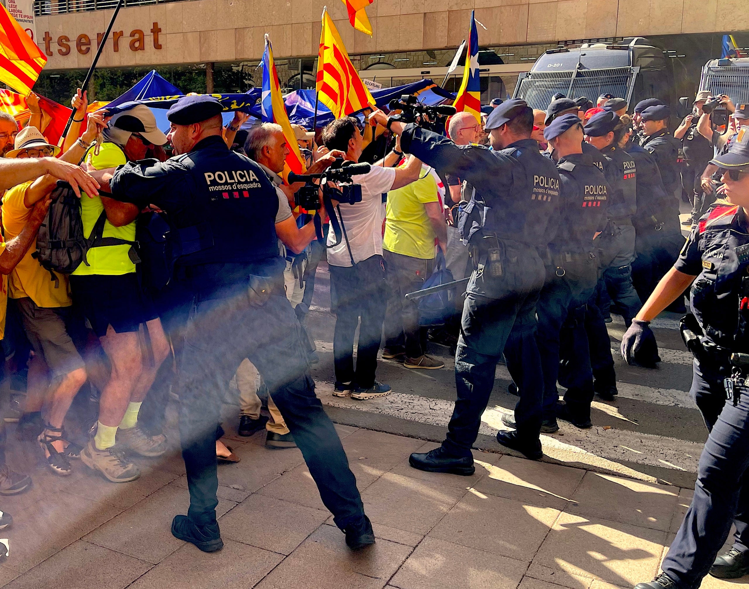 Agents de la Brimo empenten manifestants de l'ANC a Montserrat/Quico Sallés