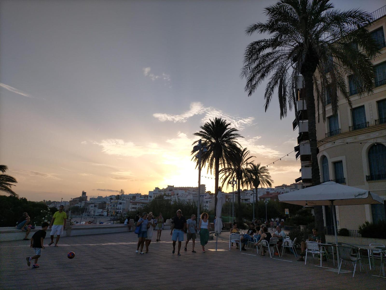 Imagen de la puesta de sol en Sant Pol de Mar / Sílvia Barroso
