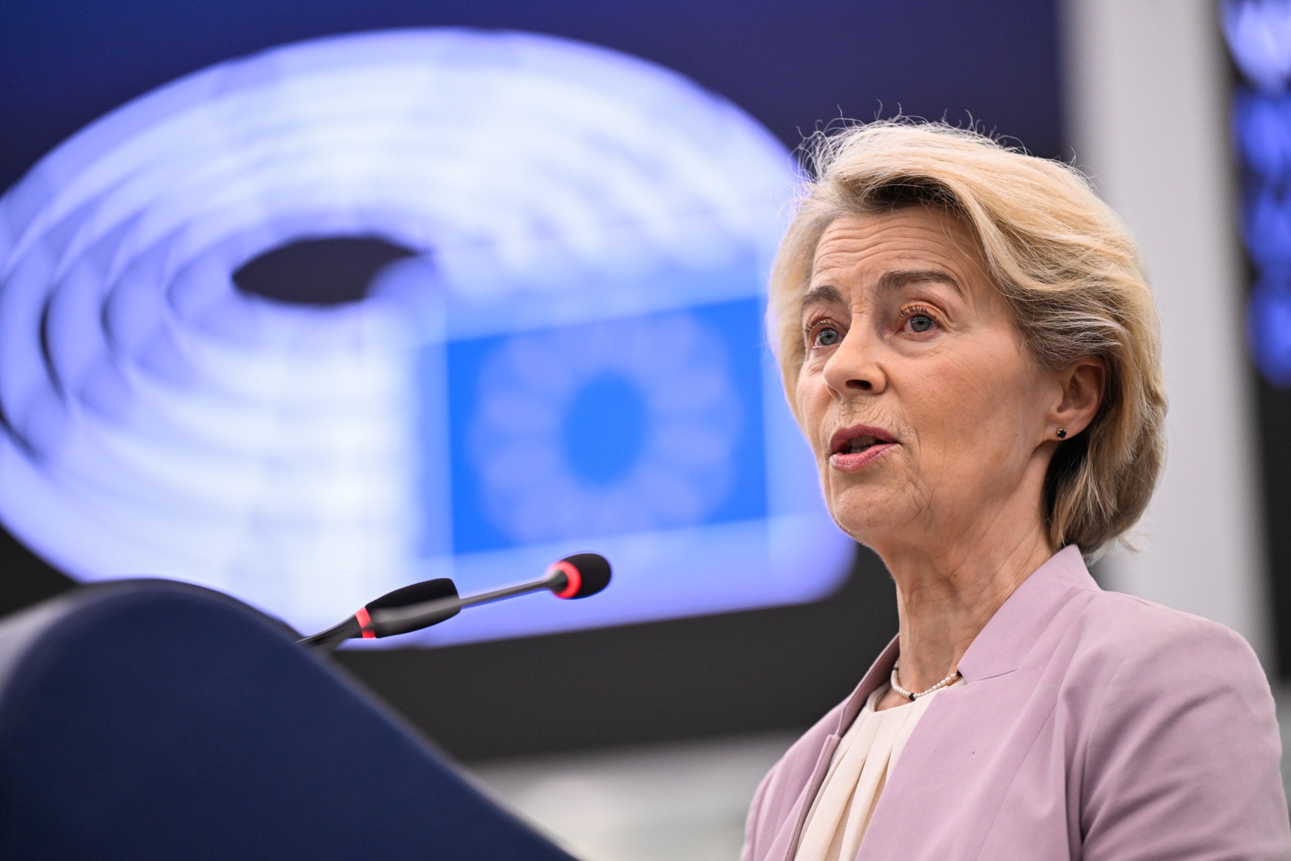 La presidenta de la Comisión Europea, Ursula von der Leyen, en un pleno del Parlamento Europeo / Parlamento Europeo