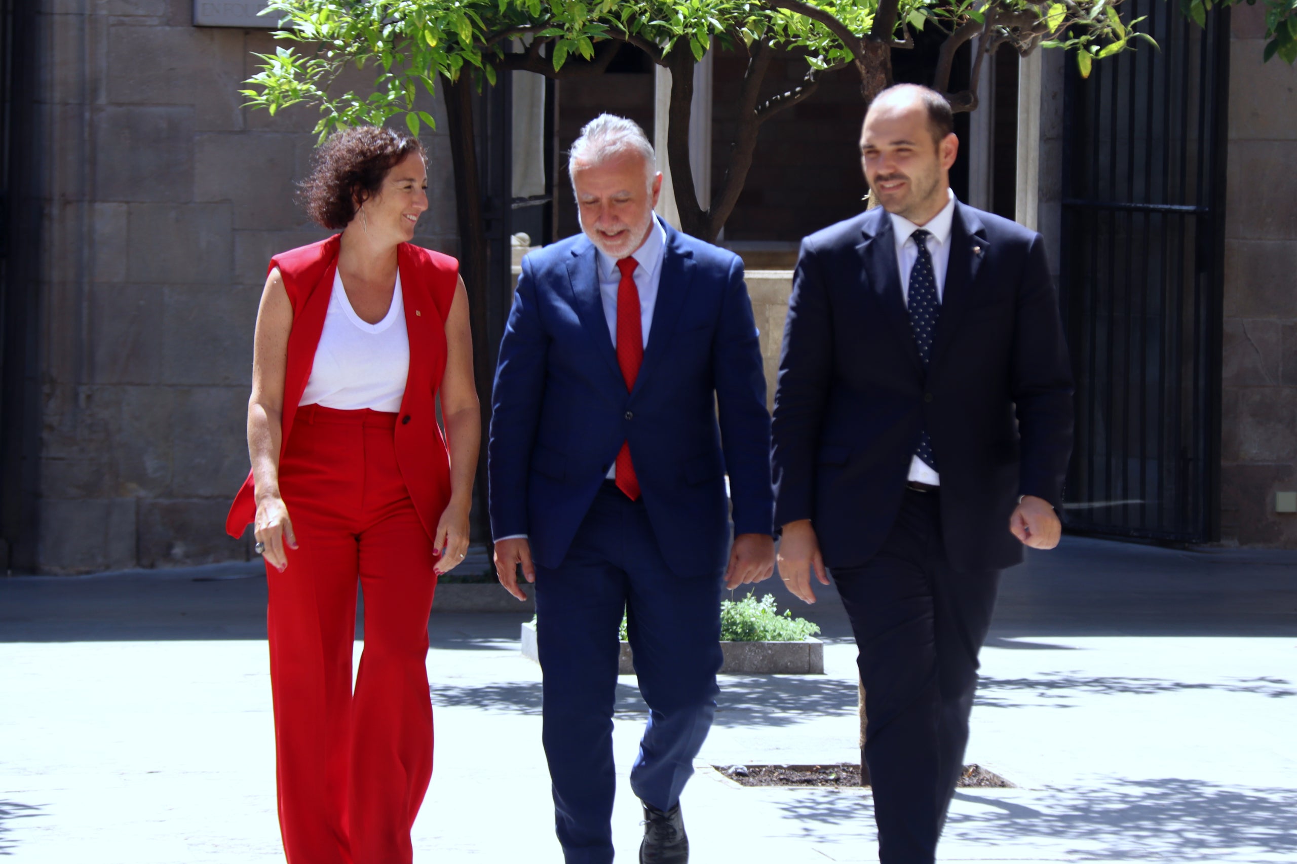El ministre Ángel Victor Torres i els consellers Alícia Romero i Albert Dalmau arriben a la reunió de la comissió bilateral / ACN