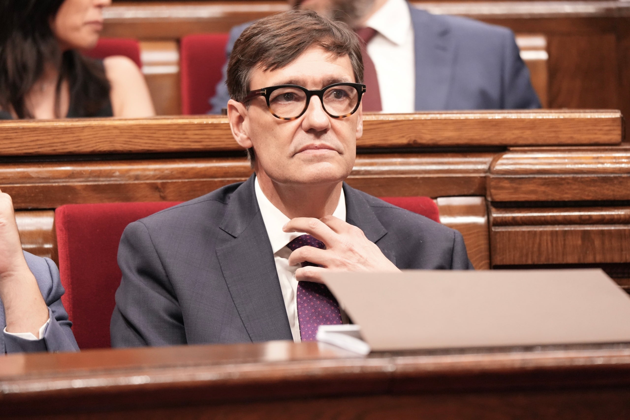 El president de la Generalitat, Salvador Illa, a l'hemicicle del Parlament abans de comparèixer pel 'cas Cerdán' / ACN