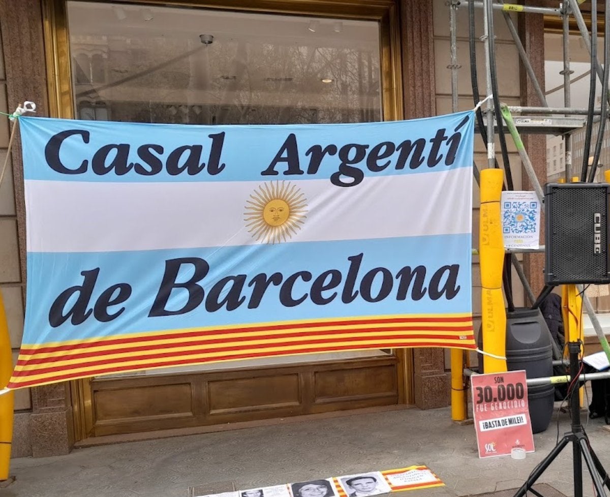 Acto reivindicativo organizado por el Casal Argentí de Barcelona sobre argentinos de origen catalán desaparecidos / Casal Argentí