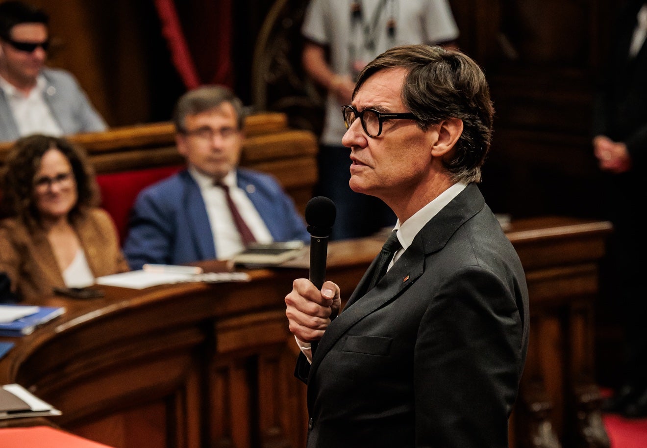 Salvador Illa, empipat durant la sessió de control quan Fernández va apuntar en nom de Xi Li/Parlament