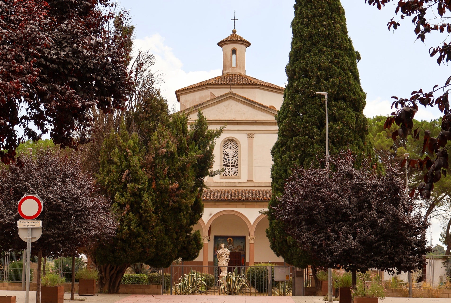 Façana principal de la parròquia de Santa Eulàlia de Mèrida, a Corró d’Avall (Les Franqueses del Vallès). / Marta Cardenal