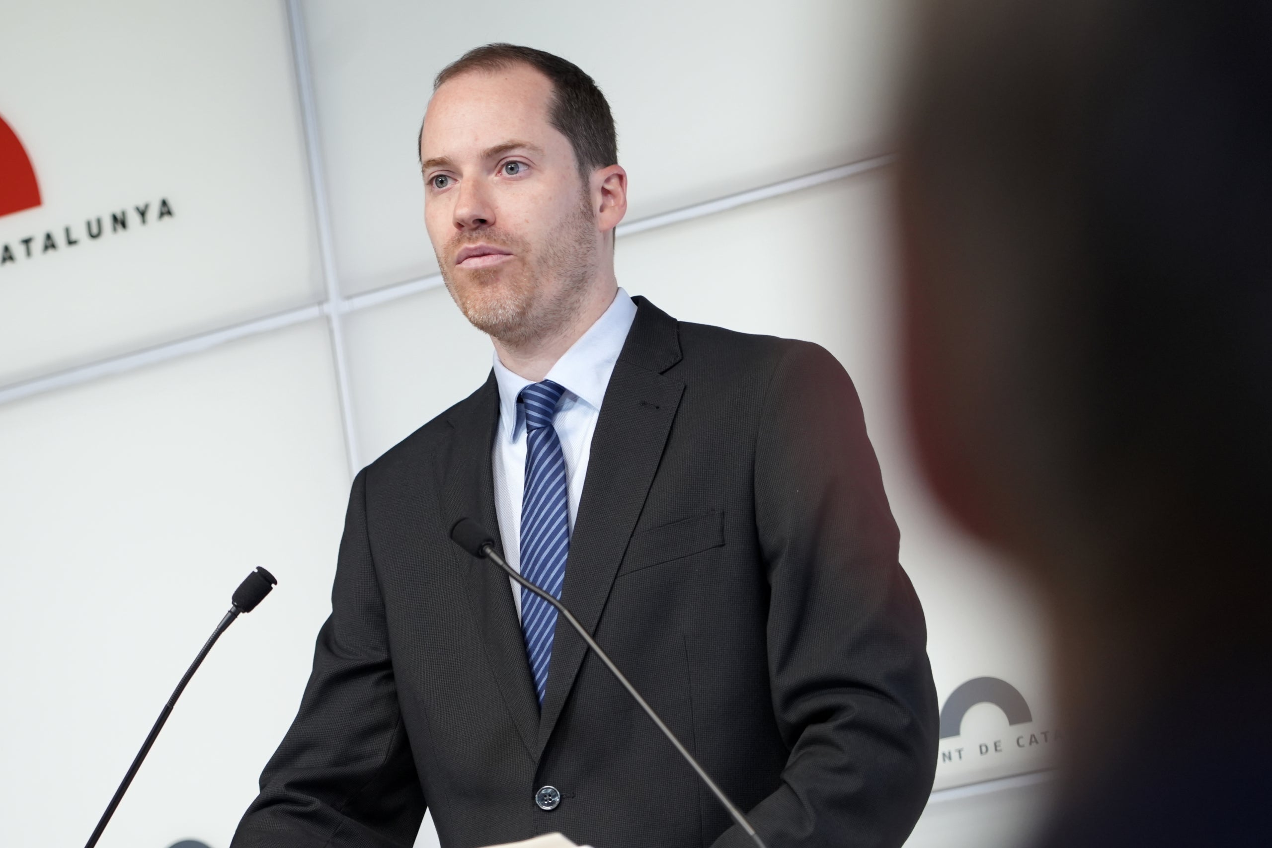 El portaveu del PPC al Parlament, Juan Fernández, en roda de premsa aquest dimarts | Nico Tomás (ACN)