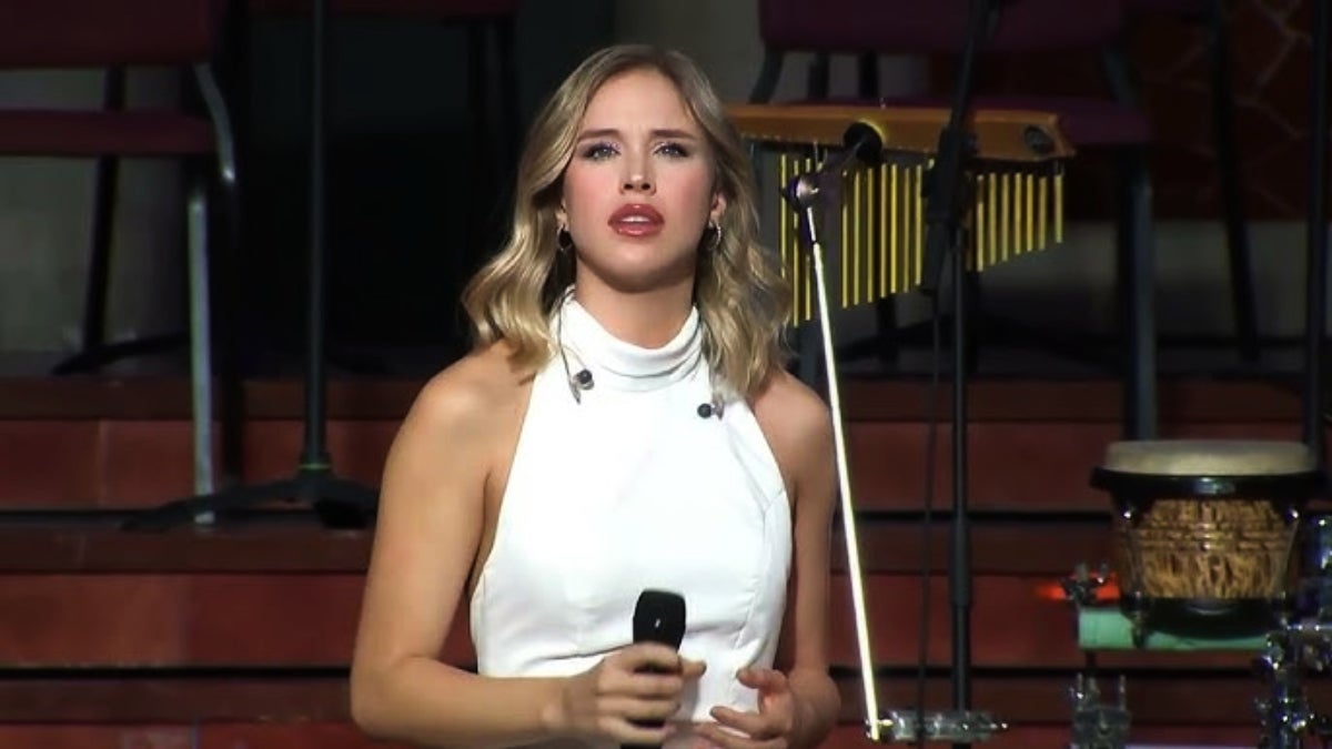 Alèxia Pascual ha triomfat amb la seva interpretació al musical - Youtube
